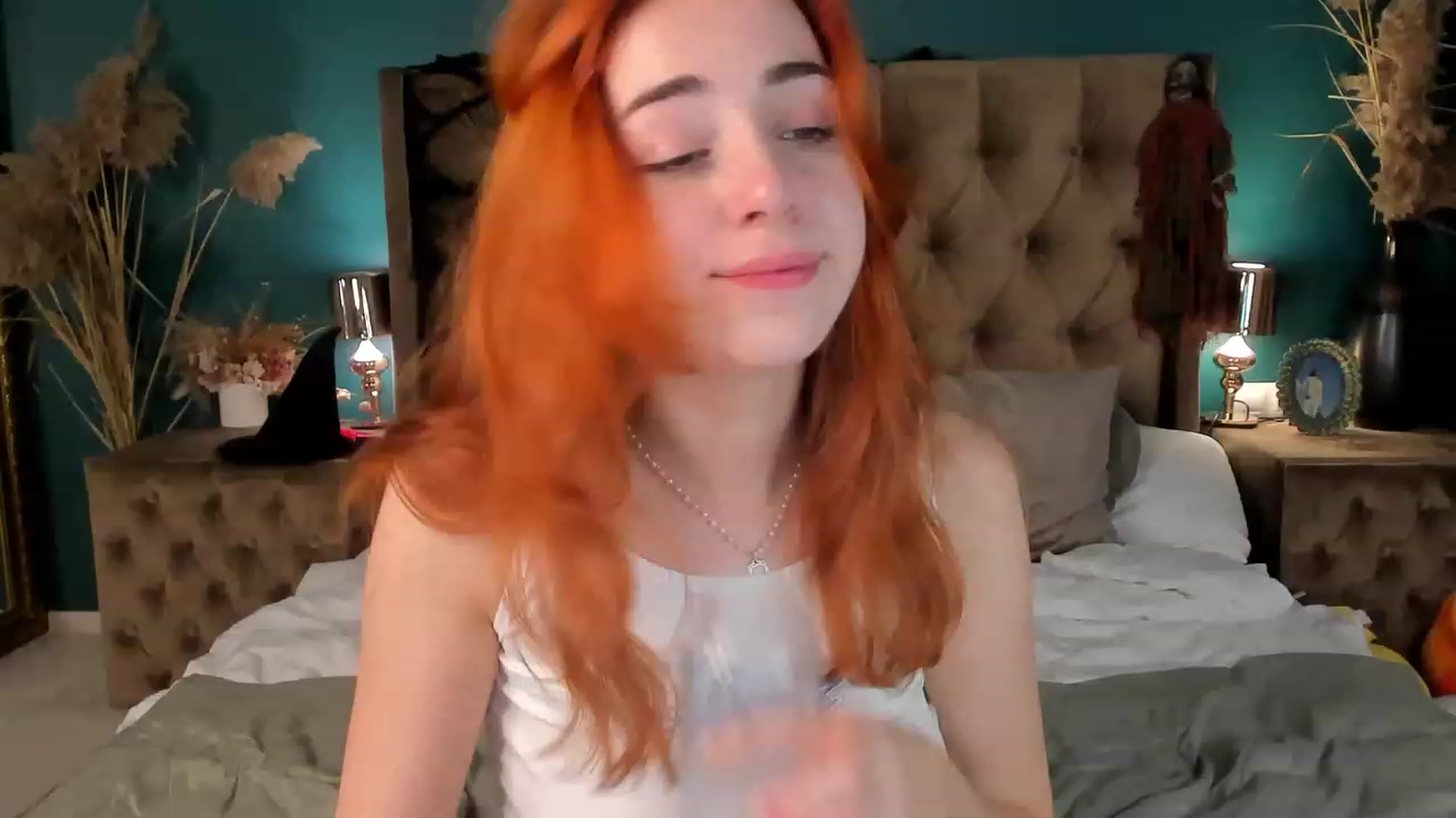 Gallery image thumbnail from ElsaYoung's myfreecams stream on, 10/25/2023, 18:42 image 7 of 20