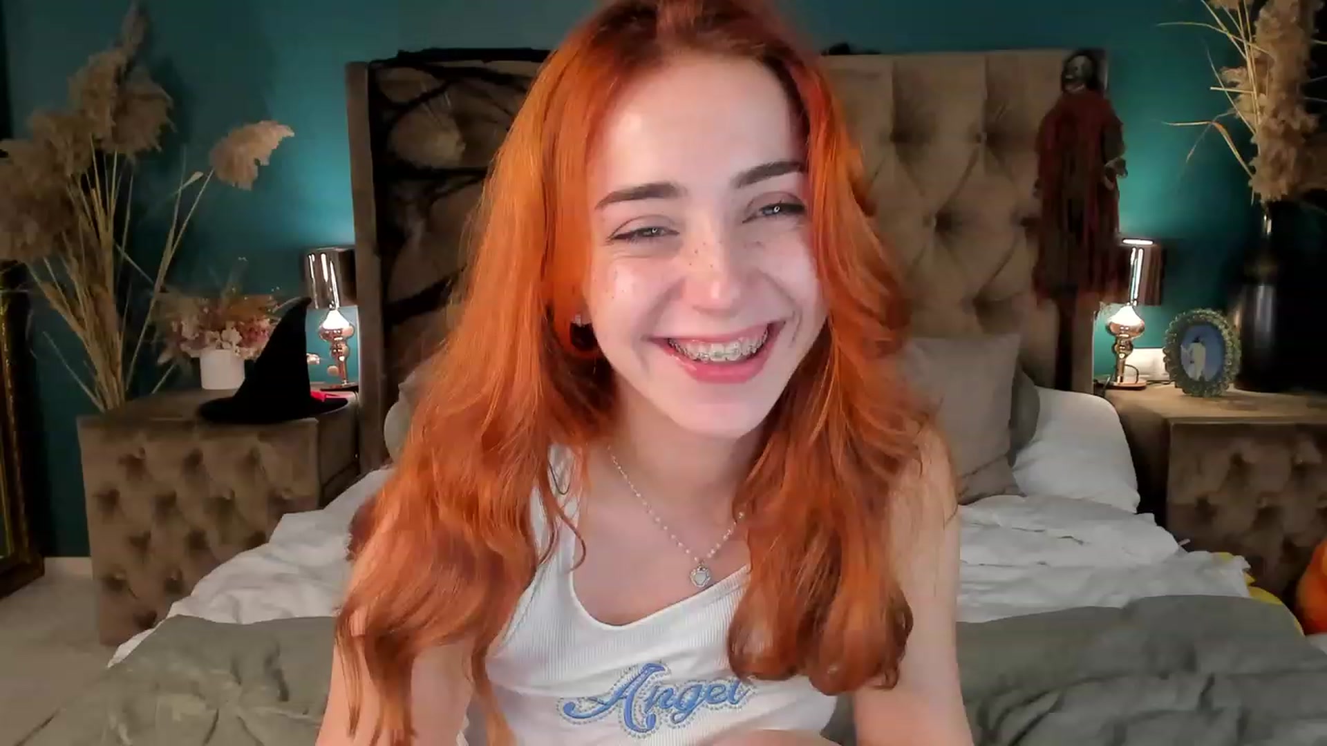 Gallery image thumbnail from ElsaYoung's myfreecams stream on, 10/25/2023, 18:42 image 6 of 20
