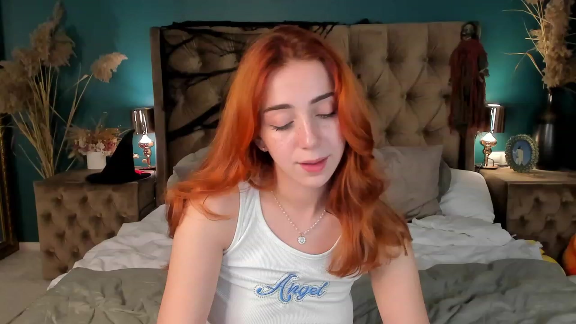 Gallery image thumbnail from ElsaYoung's myfreecams stream on, 10/25/2023, 18:42 image 3 of 20