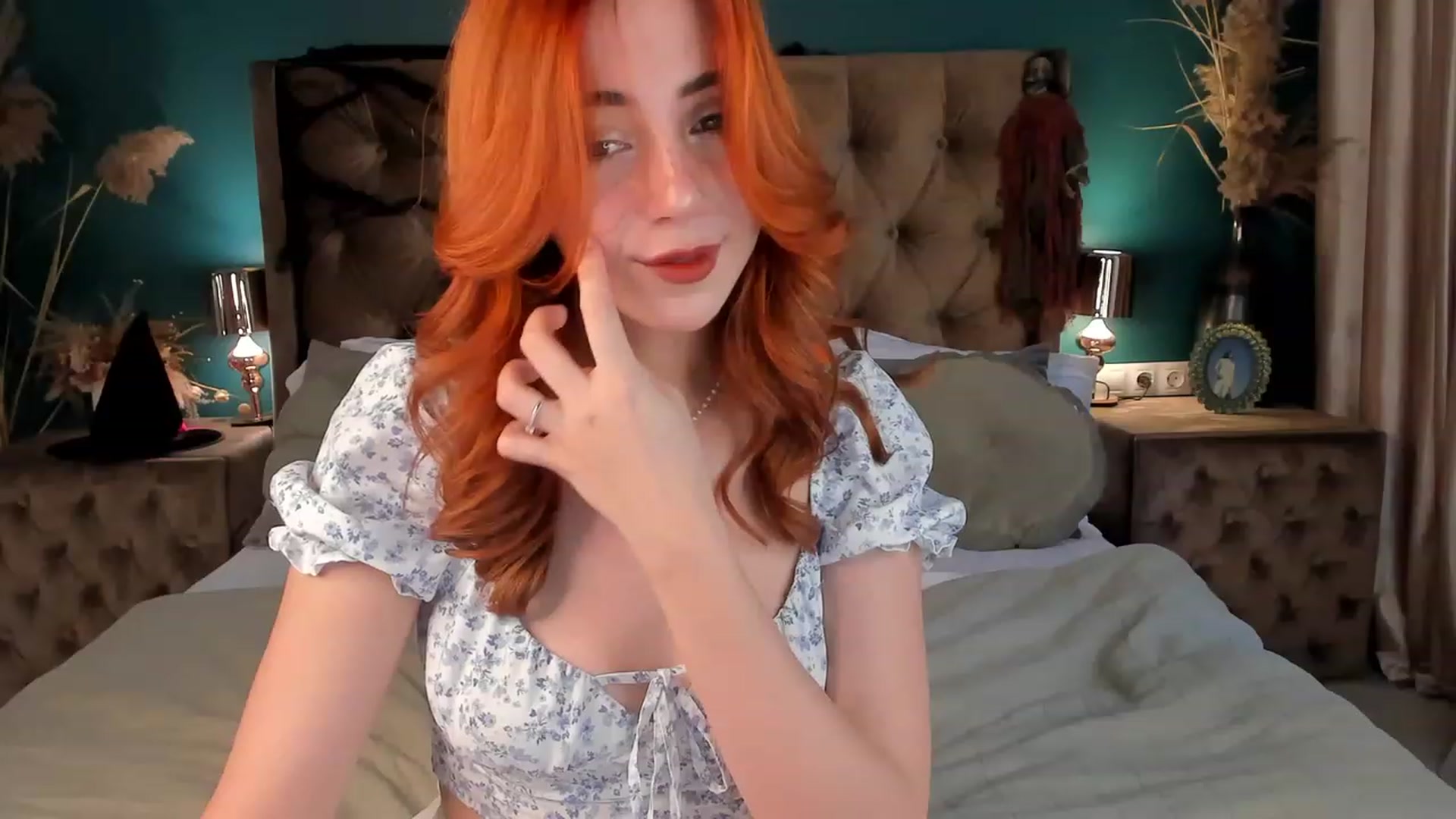 Gallery image thumbnail from ElsaYoung's myfreecams stream on, 10/26/2023, 13:06 image 10 of 20