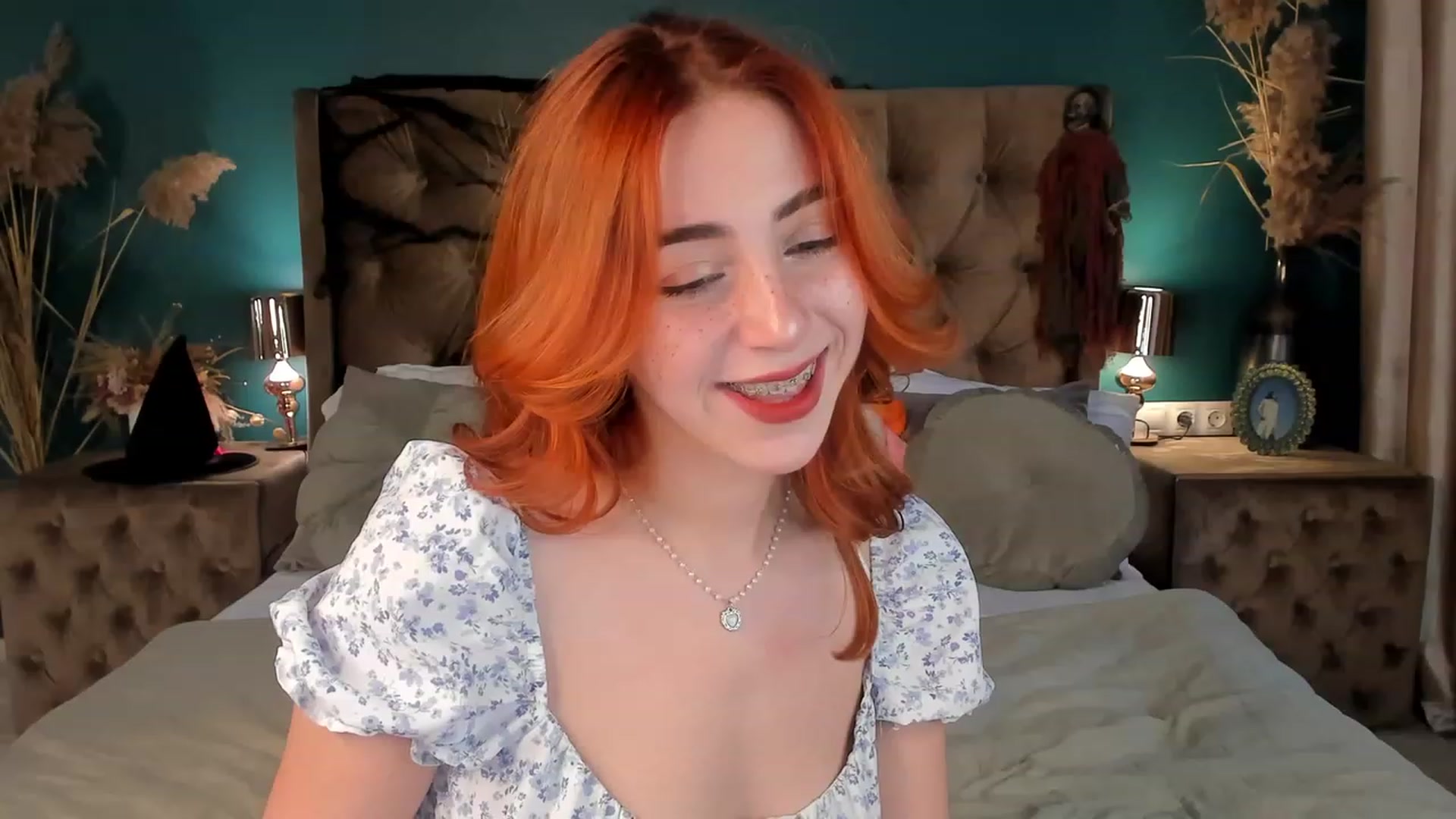 Gallery image thumbnail from ElsaYoung's myfreecams stream on, 10/26/2023, 13:24 image 10 of 20