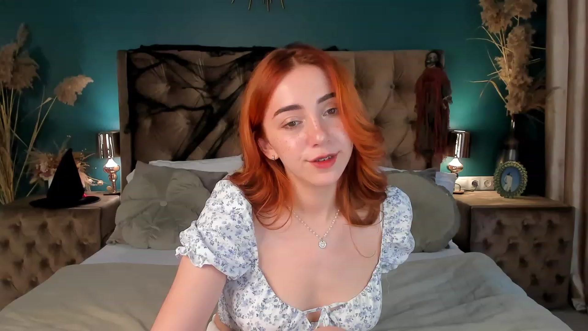 Gallery image thumbnail from ElsaYoung's myfreecams stream on, 10/26/2023, 13:54 image 2 of 20