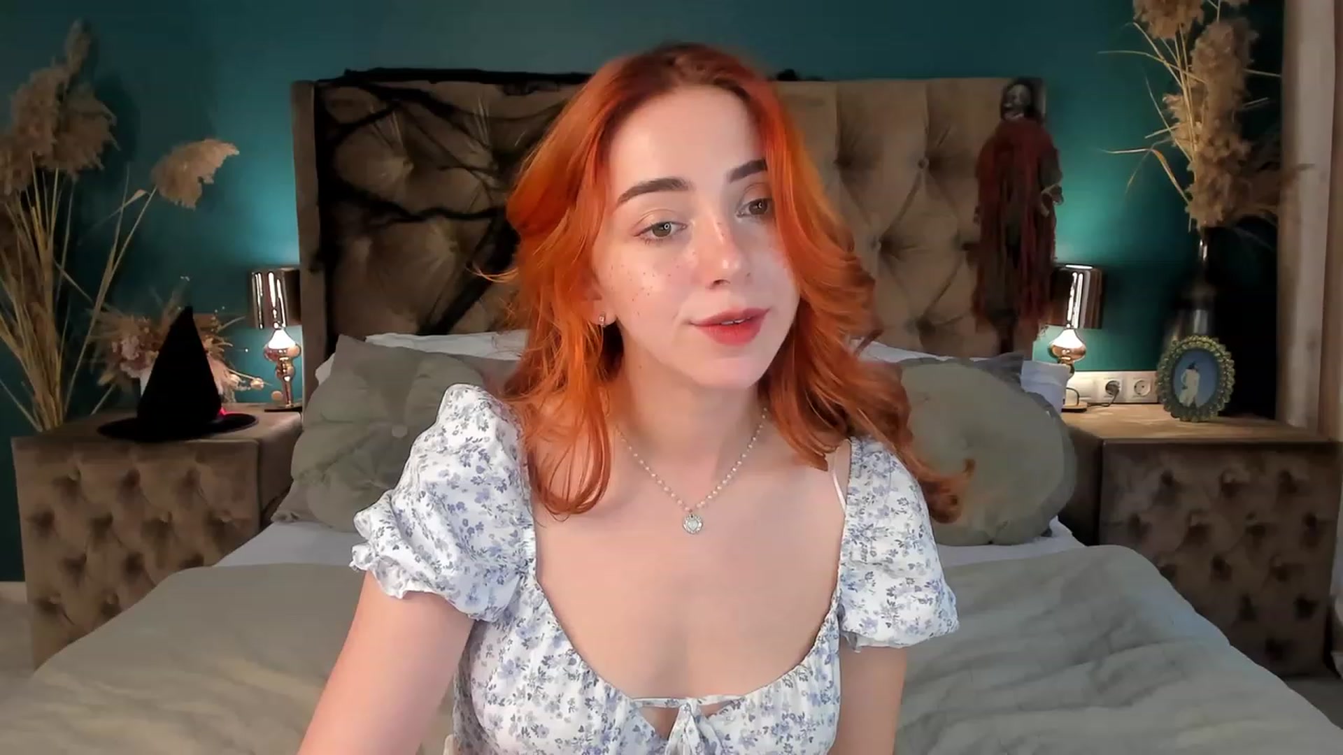 Gallery image thumbnail from ElsaYoung's myfreecams stream on, 10/26/2023, 13:54 image 13 of 20