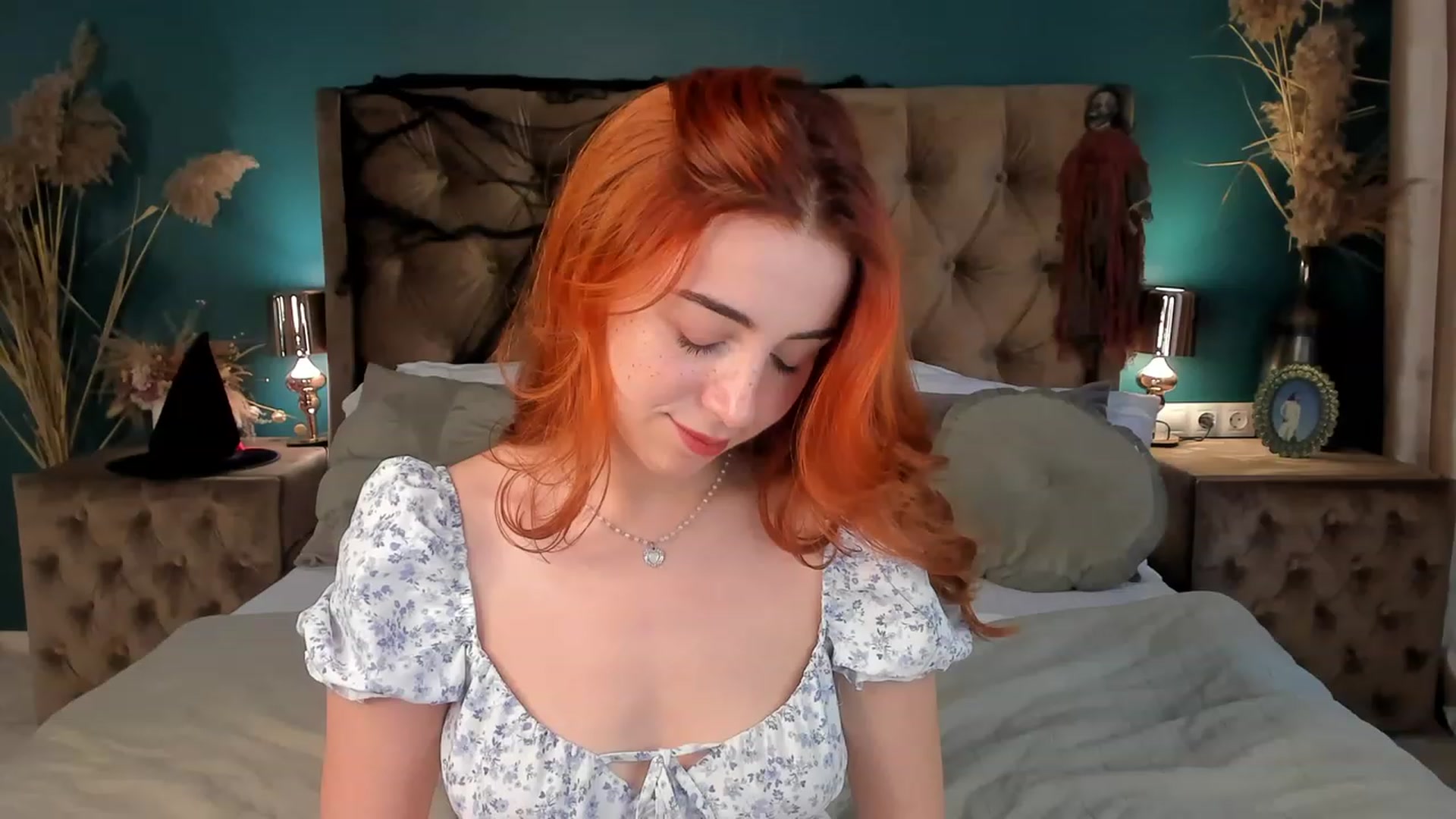 Gallery image thumbnail from ElsaYoung's myfreecams stream on, 10/26/2023, 13:54 image 12 of 20