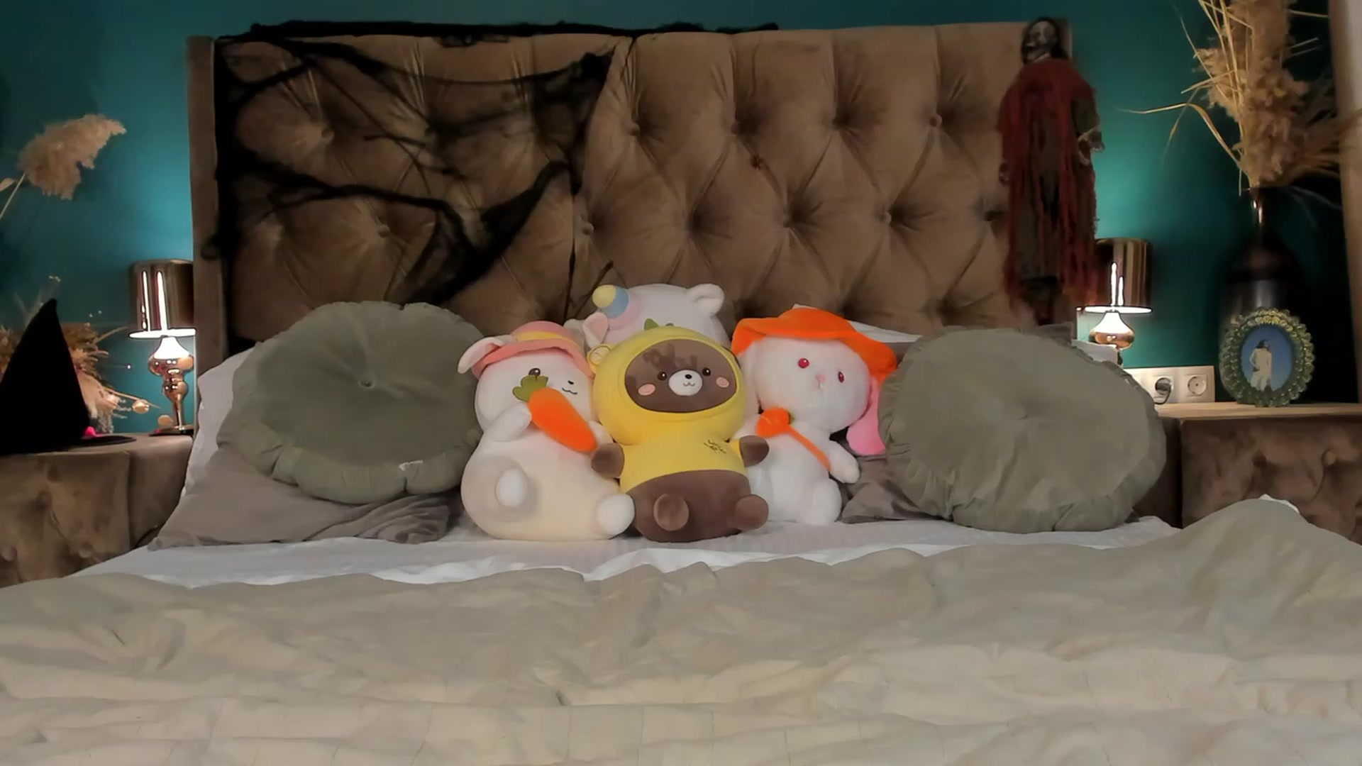 Gallery image thumbnail from ElsaYoung's myfreecams stream on, 10/26/2023, 17:08 image 18 of 20