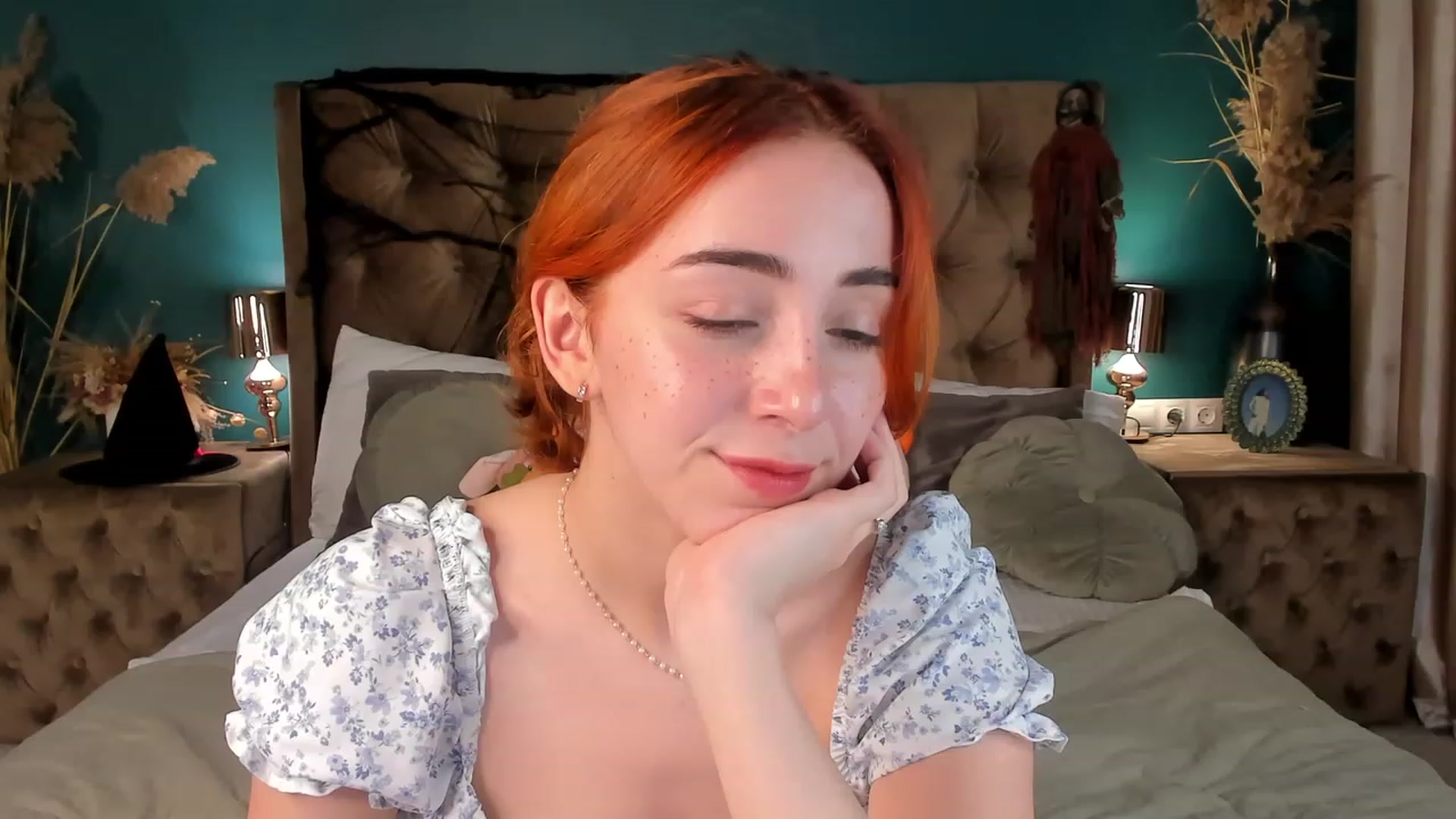 Gallery image thumbnail from ElsaYoung's myfreecams stream on, 10/26/2023, 19:08 image 18 of 20