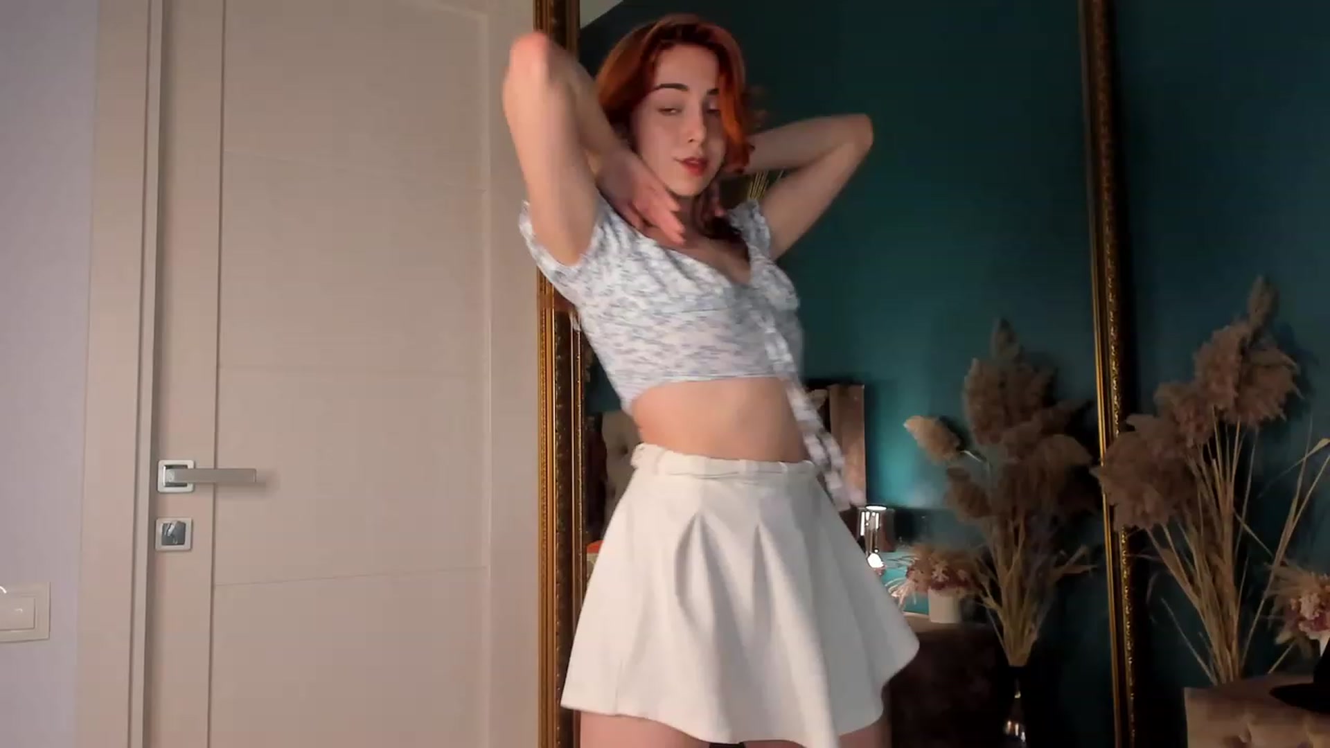 Gallery image thumbnail from ElsaYoung's myfreecams stream on, 10/26/2023, 19:08 image 6 of 20