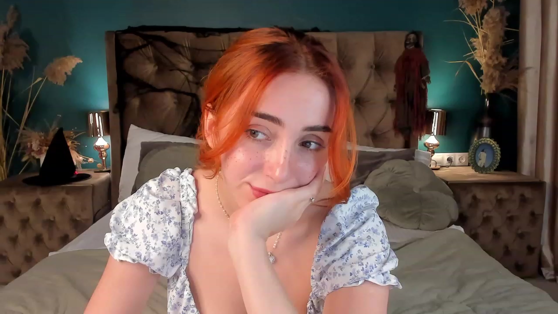 Gallery image thumbnail from ElsaYoung's myfreecams stream on, 10/26/2023, 19:08 image 16 of 20
