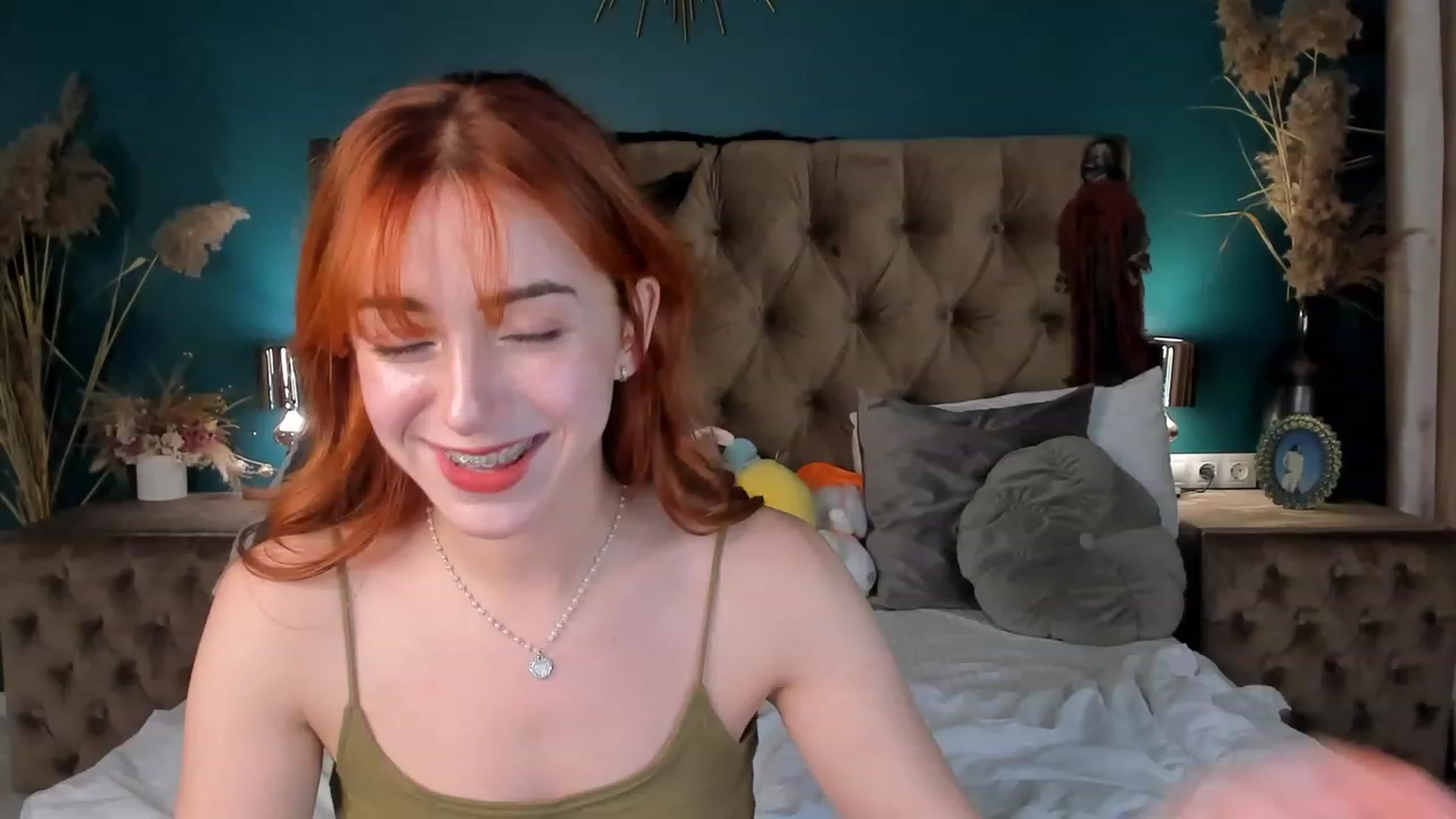 Gallery image thumbnail from ElsaYoung's myfreecams stream on, 10/27/2023, 16:20 image 17 of 20