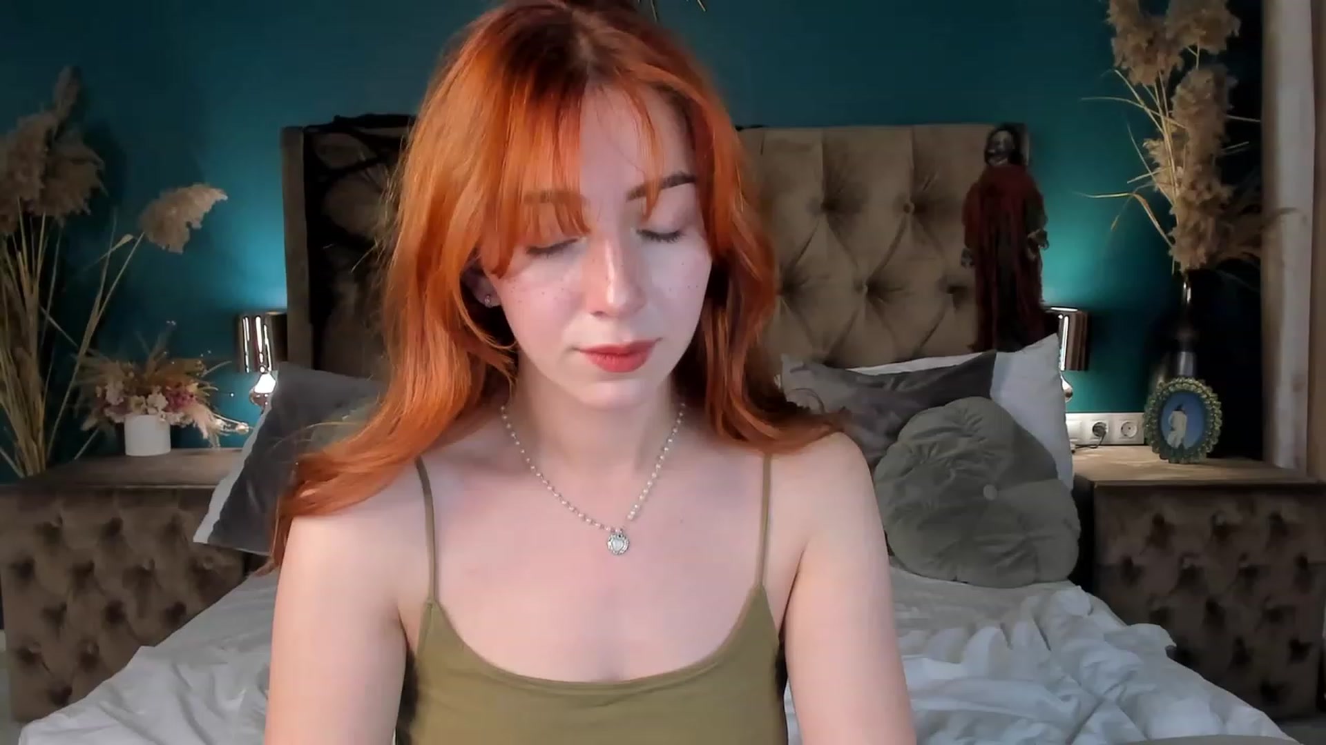 Gallery image thumbnail from ElsaYoung's myfreecams stream on, 10/27/2023, 16:20 image 18 of 20
