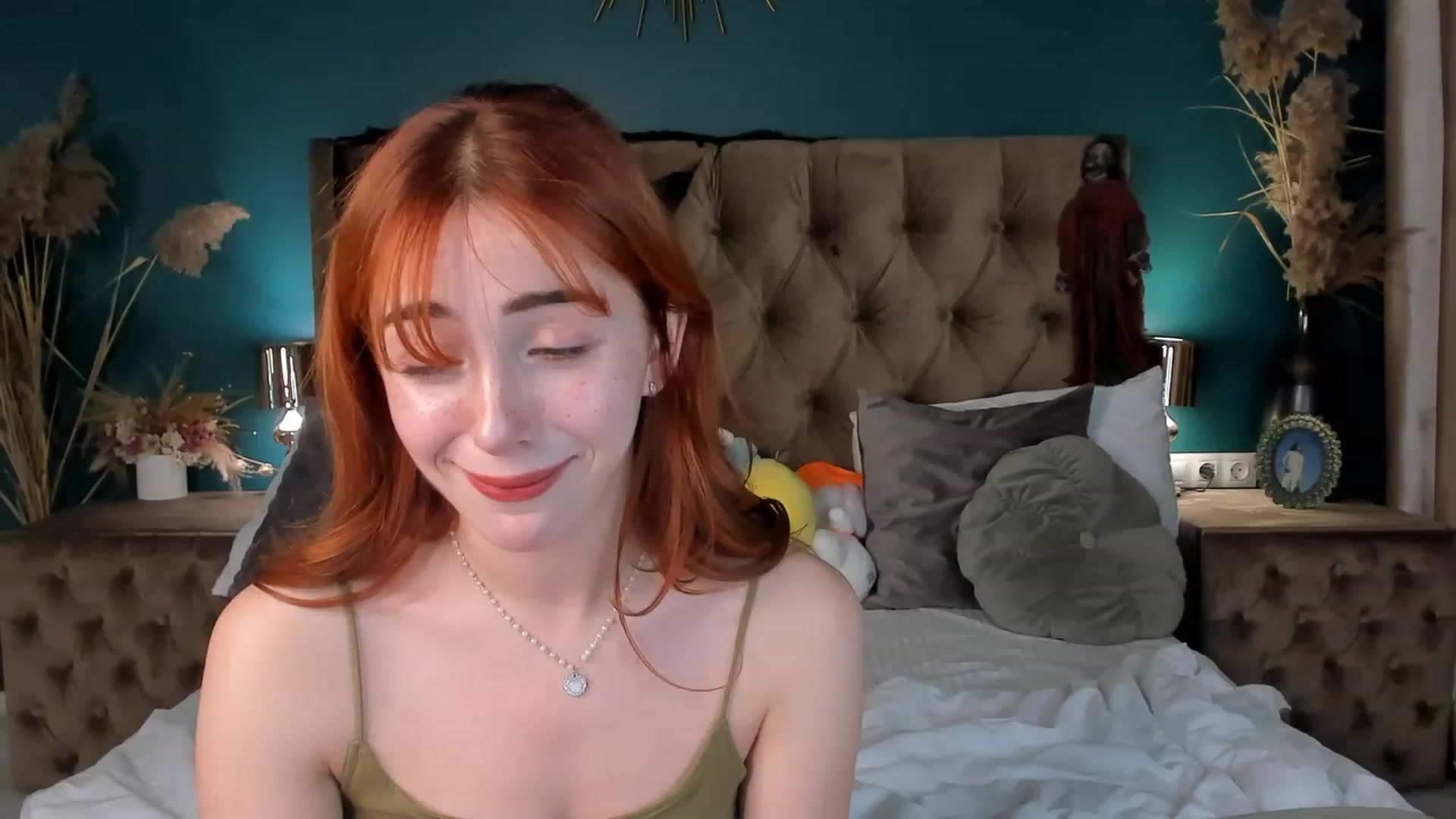 Gallery image thumbnail from ElsaYoung's myfreecams stream on, 10/27/2023, 16:20 image 14 of 20