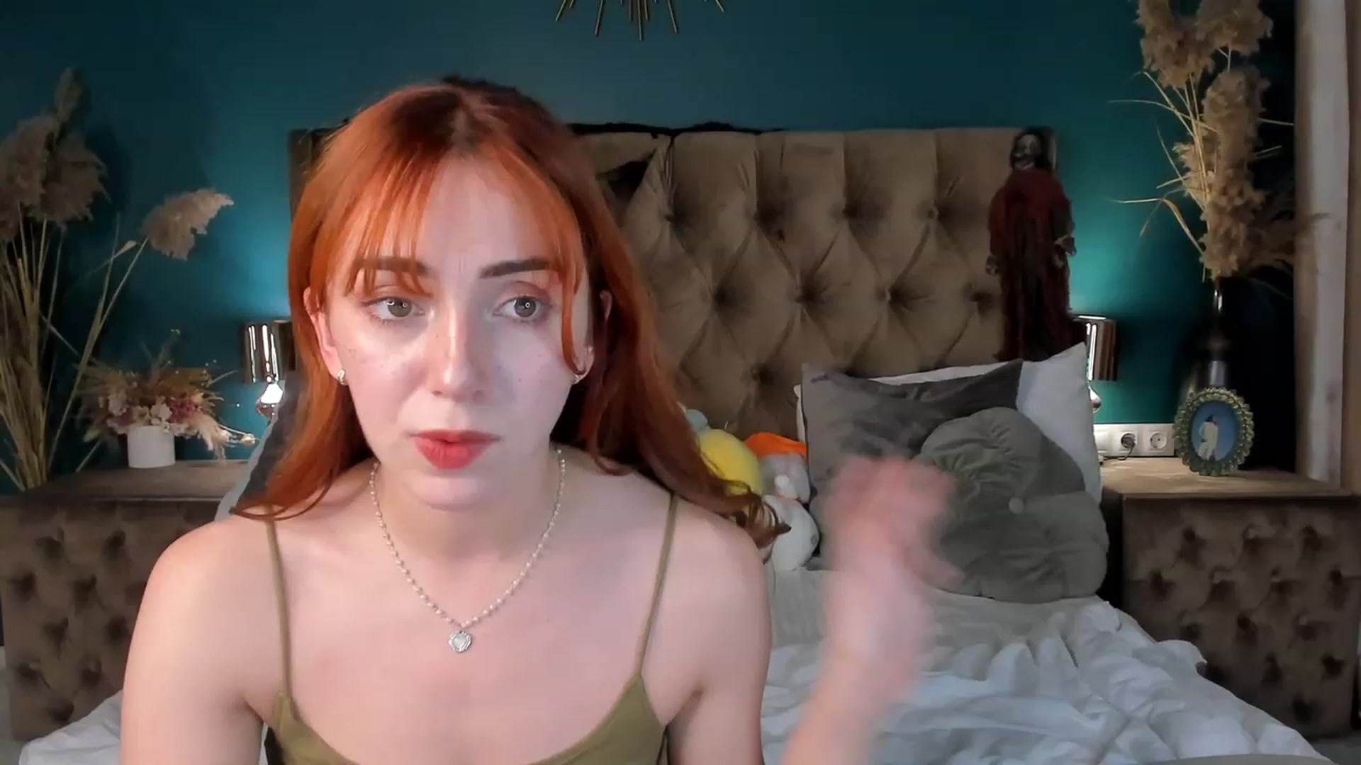 Gallery image thumbnail from ElsaYoung's myfreecams stream on, 10/27/2023, 16:20 image 6 of 20