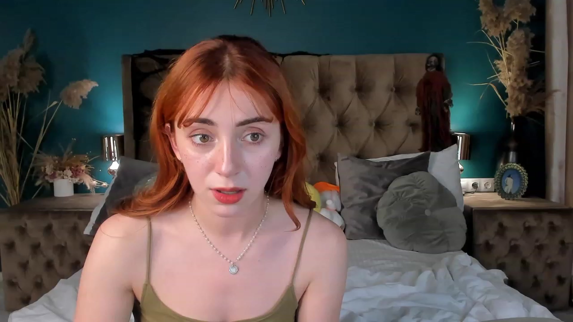 Gallery image thumbnail from ElsaYoung's myfreecams stream on, 10/27/2023, 16:20 image 16 of 20