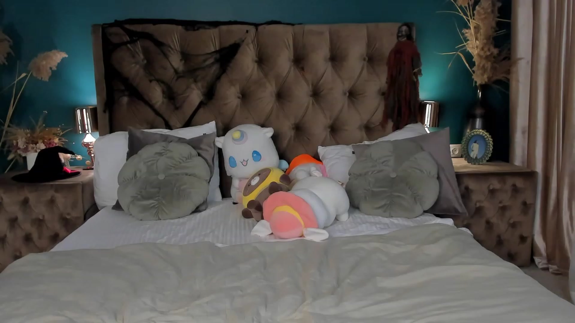 Gallery image thumbnail from ElsaYoung's myfreecams stream on, 10/28/2023, 05:59 image 20 of 20