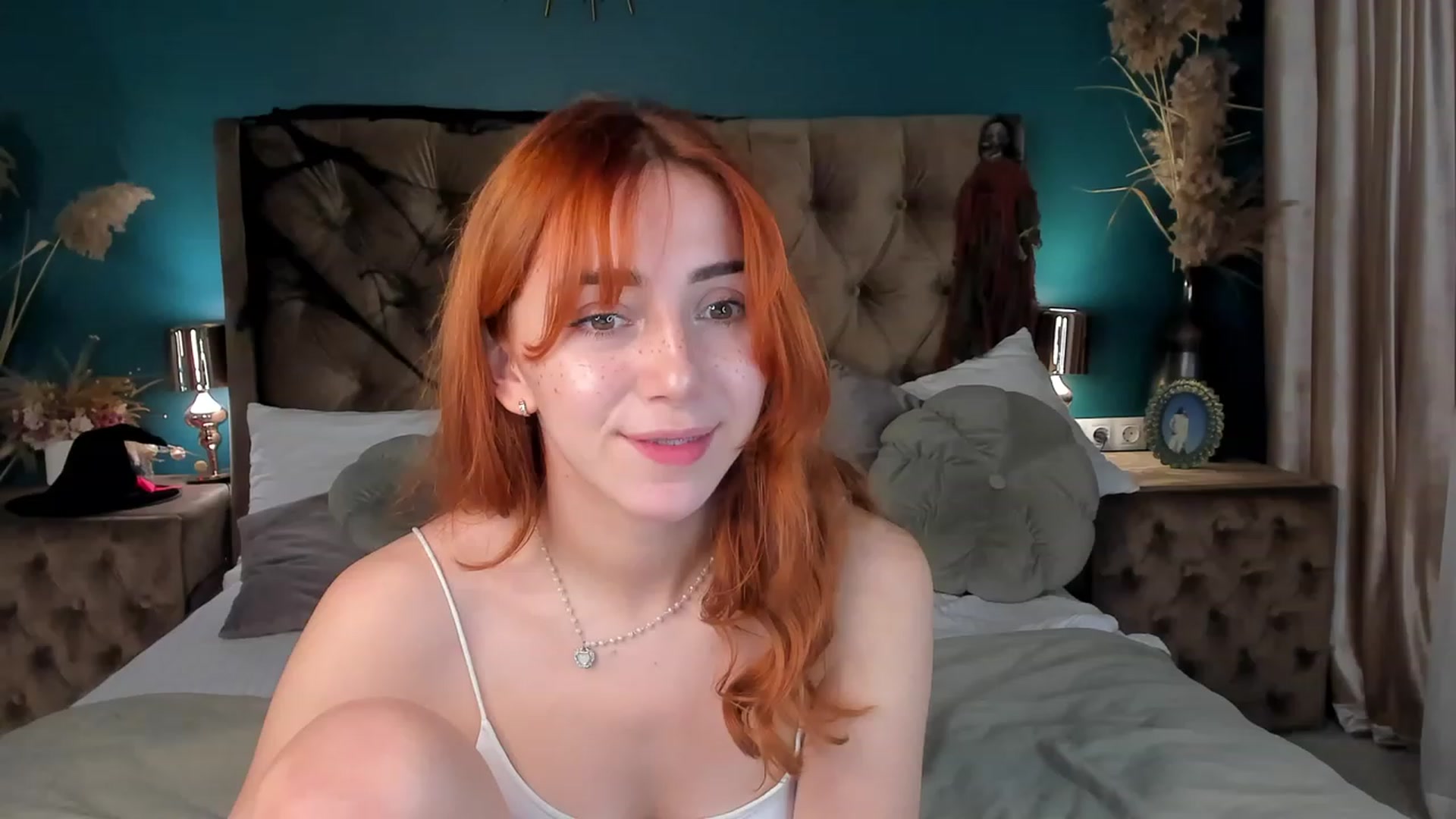 Gallery image thumbnail from ElsaYoung's myfreecams stream on, 10/28/2023, 06:44 image 9 of 20