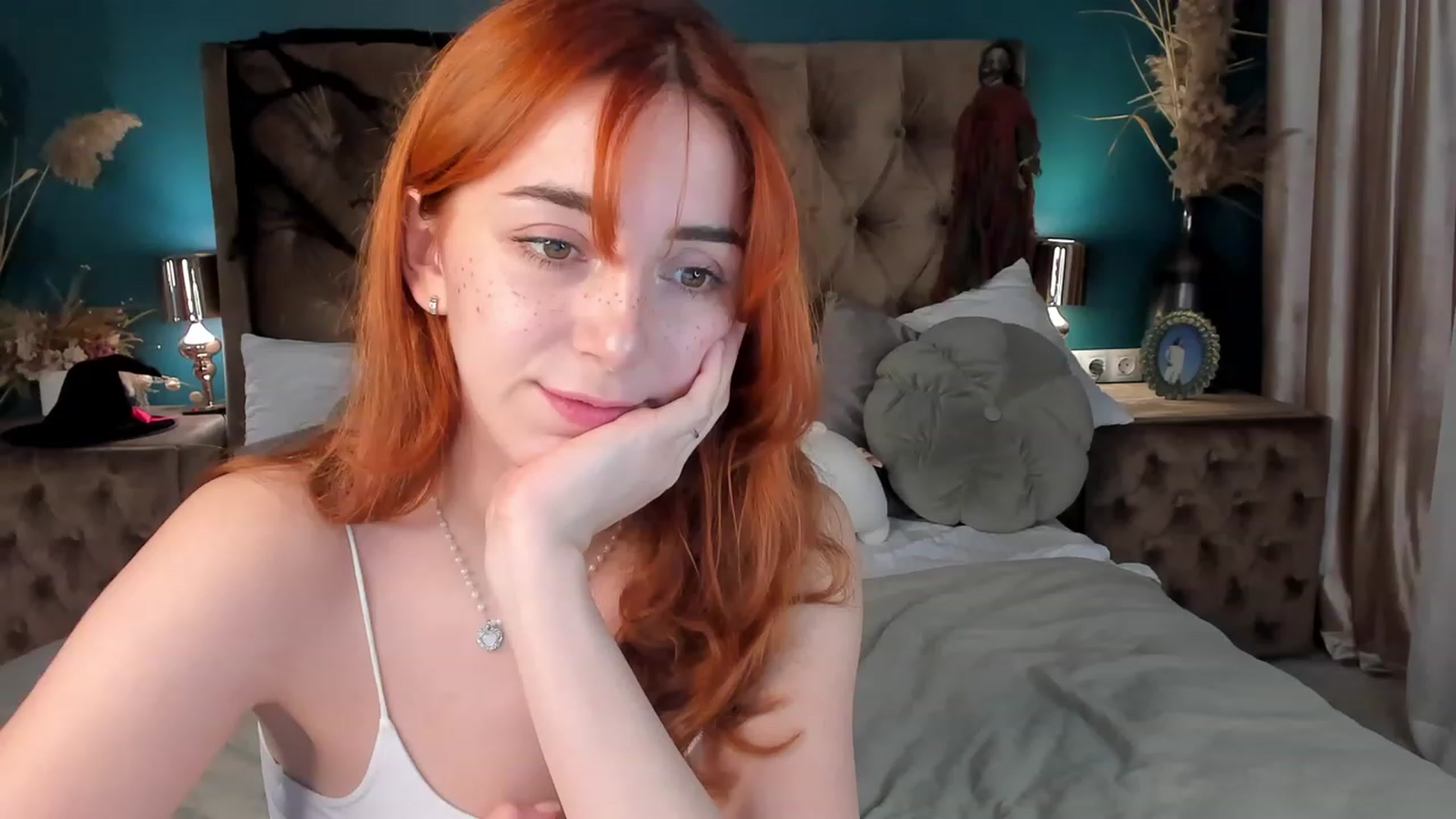Gallery image thumbnail from ElsaYoung's myfreecams stream on, 10/28/2023, 06:44 image 14 of 20