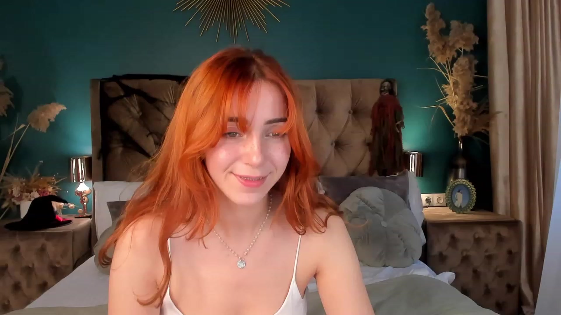 Gallery image thumbnail from ElsaYoung's myfreecams stream on, 10/28/2023, 09:11 image 4 of 20