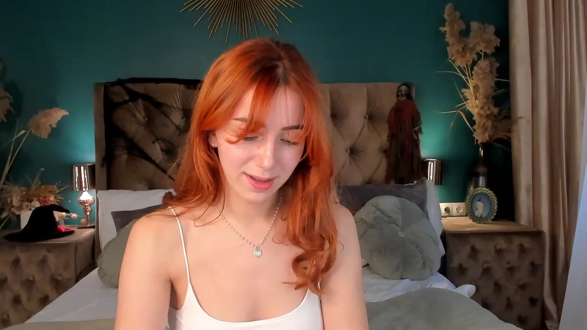 Gallery image thumbnail from ElsaYoung's myfreecams stream on, 10/28/2023, 09:11 image 1 of 20