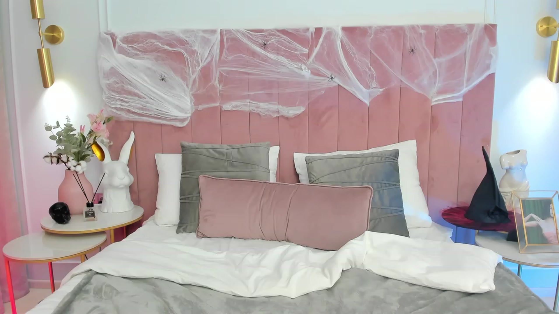 Gallery image thumbnail from ElsaYoung's myfreecams stream on, 10/29/2023, 21:40 image 4 of 20