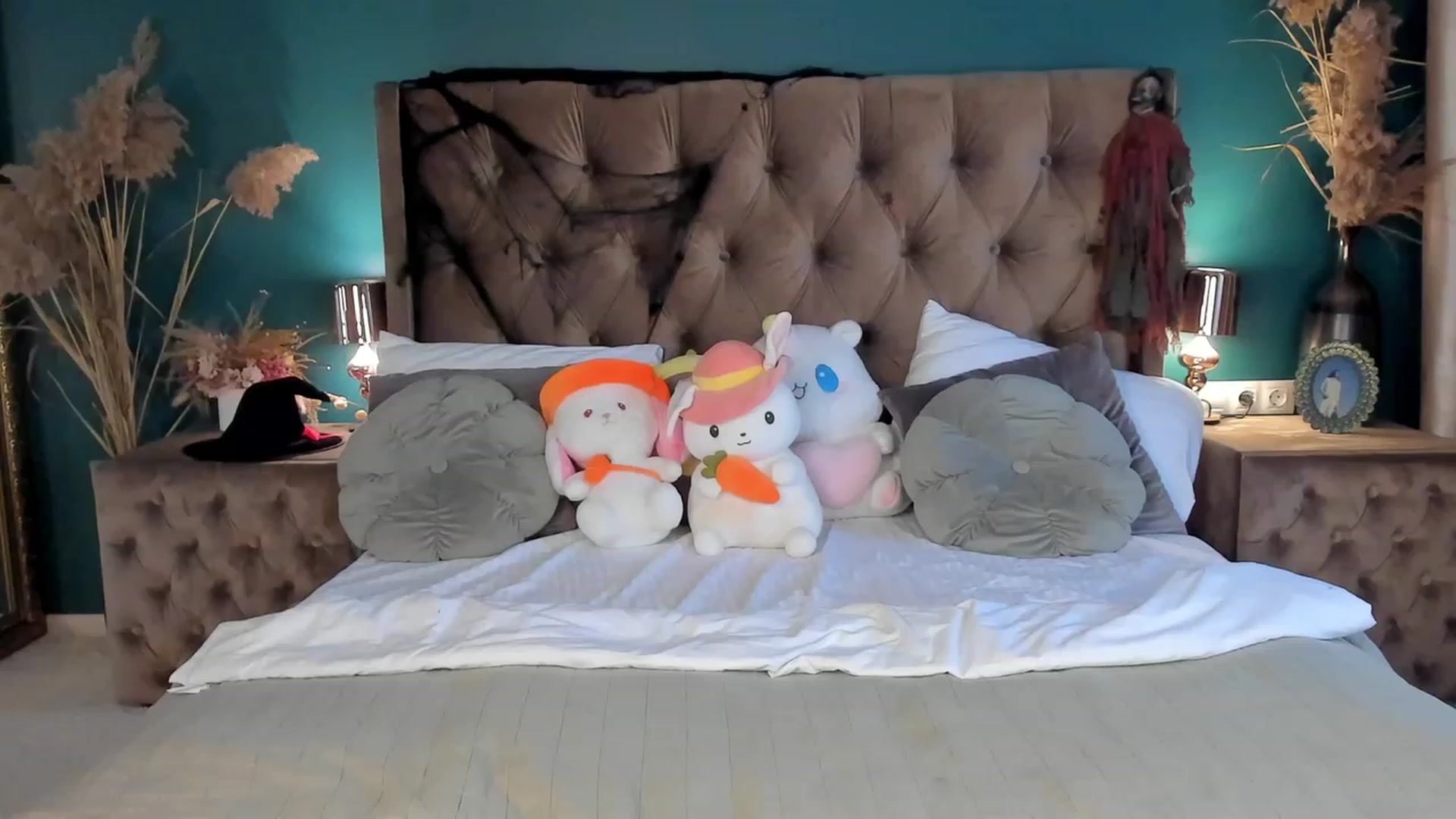 Gallery image thumbnail from ElsaYoung's myfreecams stream on, 11/01/2023, 13:52 image 8 of 20