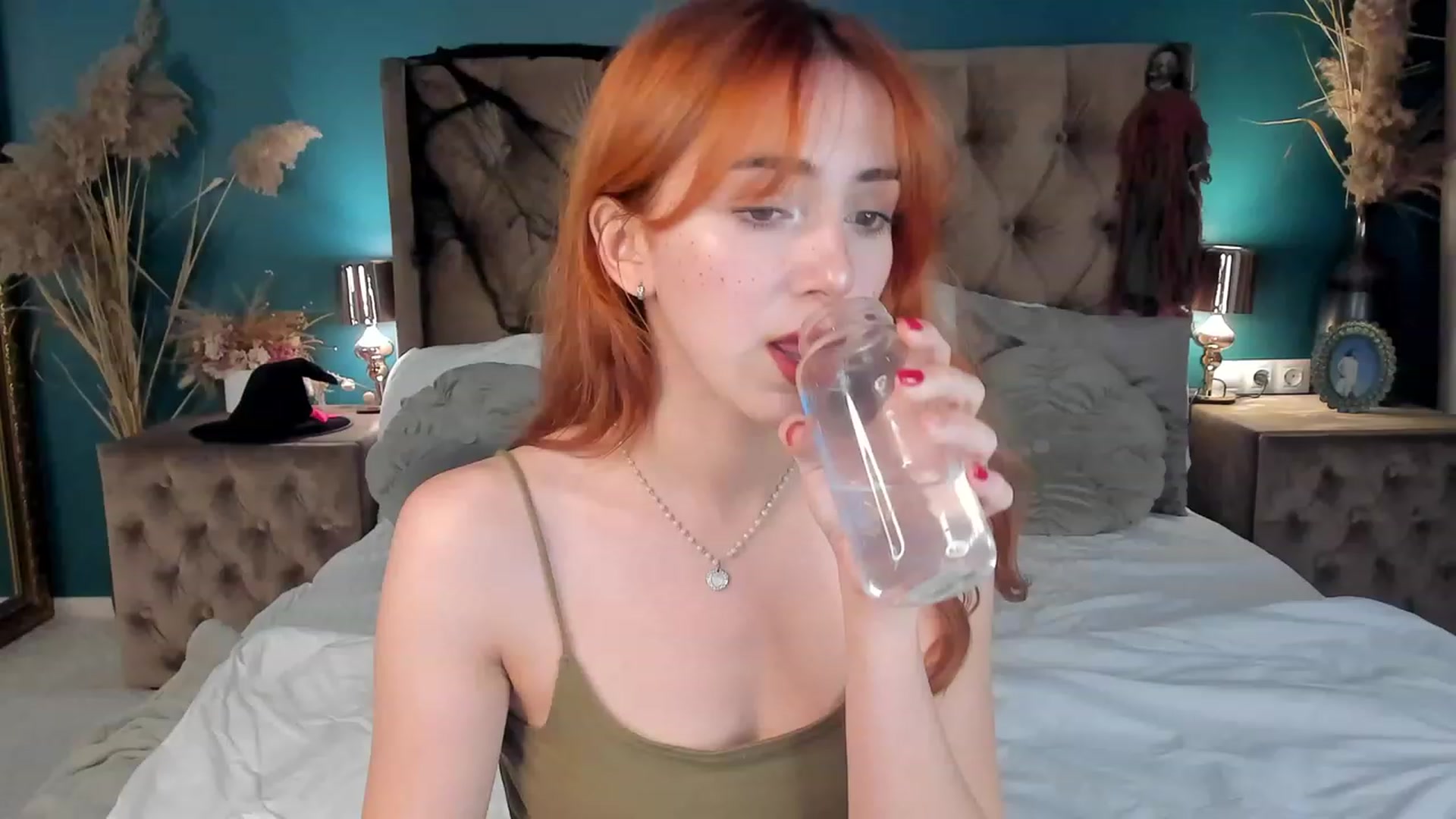 Gallery image thumbnail from ElsaYoung's myfreecams stream on, 11/02/2023, 13:45 image 1 of 20