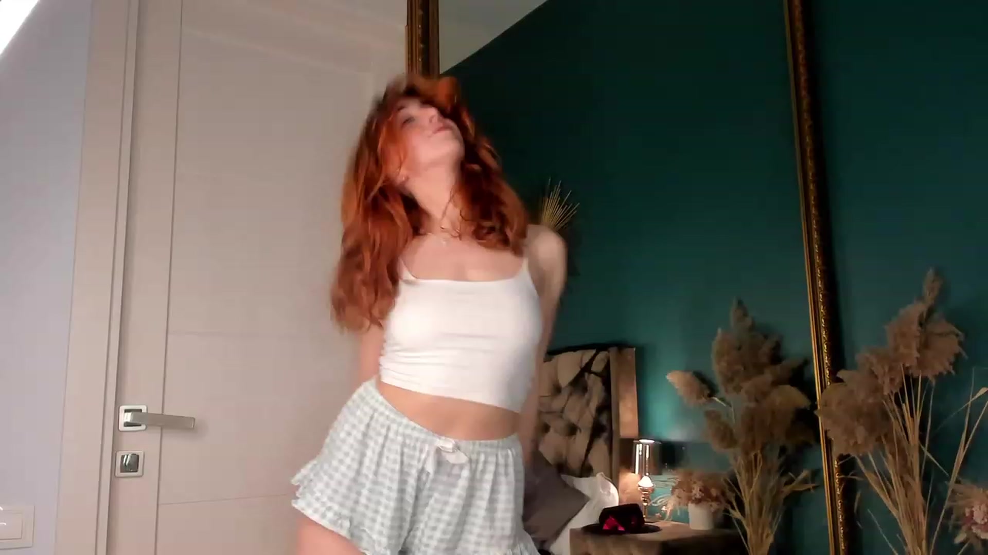 Gallery image thumbnail from ElsaYoung's myfreecams stream on, 11/03/2023, 19:01 image 4 of 20