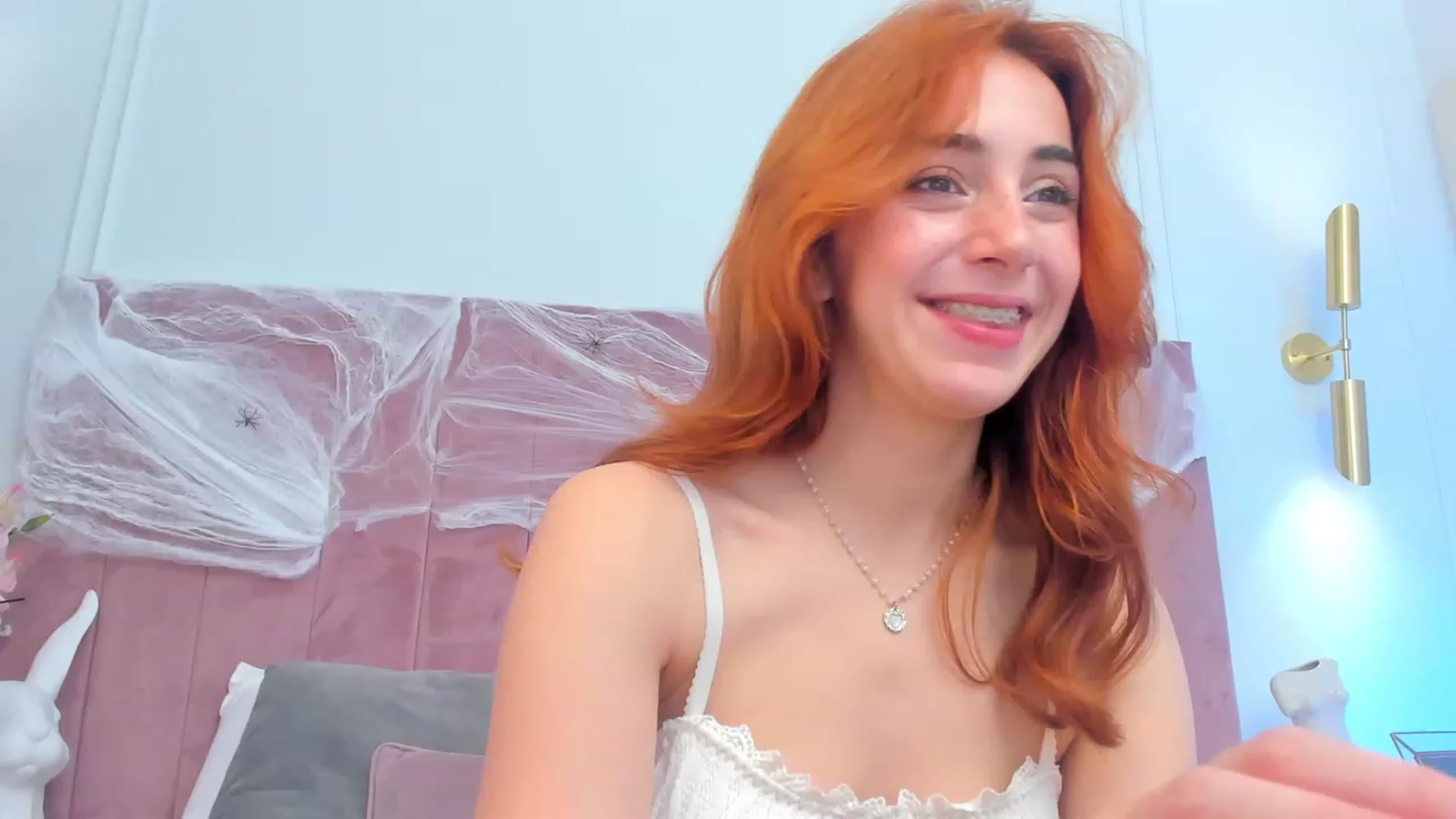 Gallery image thumbnail from ElsaYoung's myfreecams stream on, 11/04/2023, 13:24 image 18 of 20