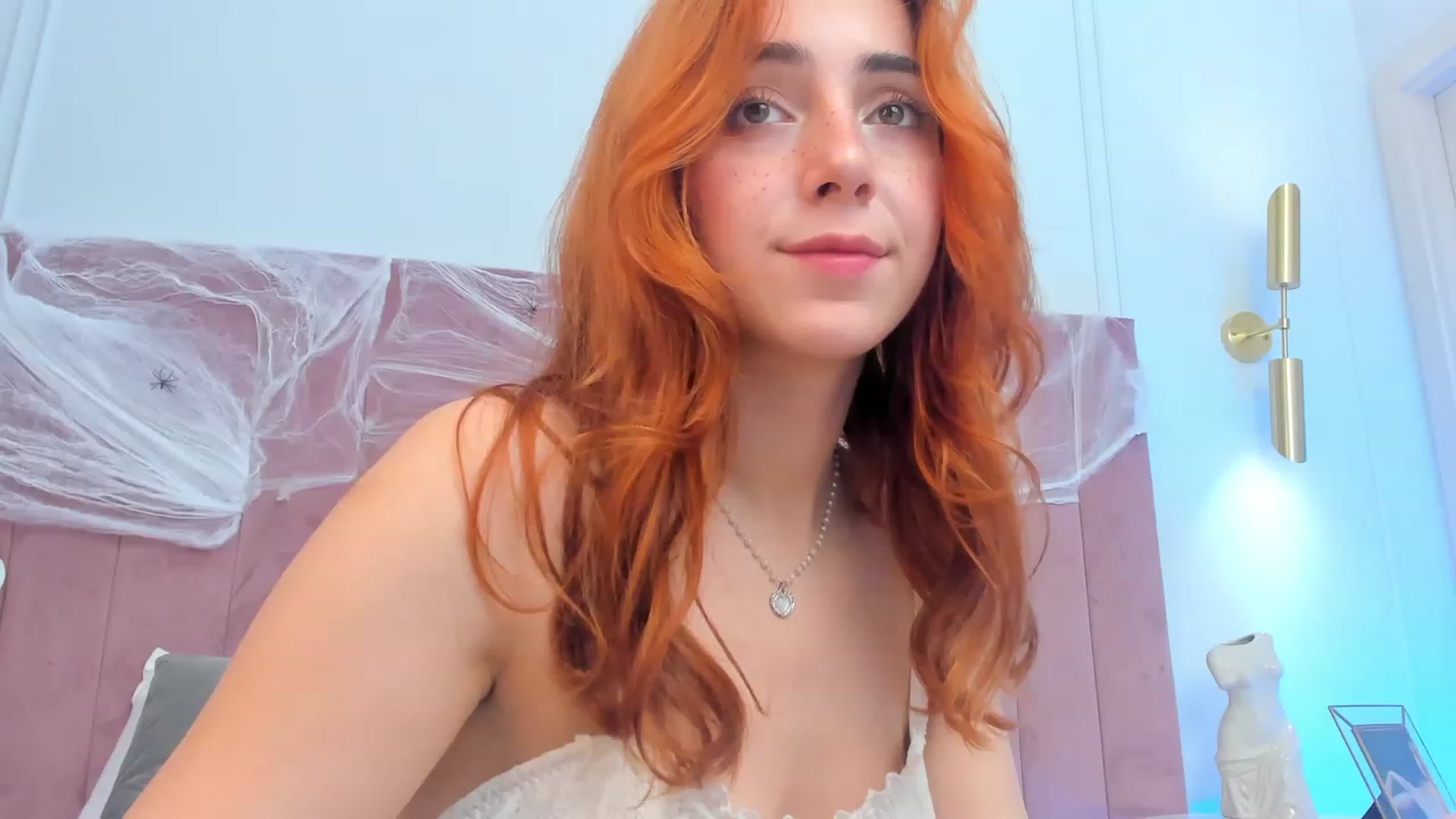 Gallery image thumbnail from ElsaYoung's myfreecams stream on, 11/04/2023, 13:51 image 13 of 20