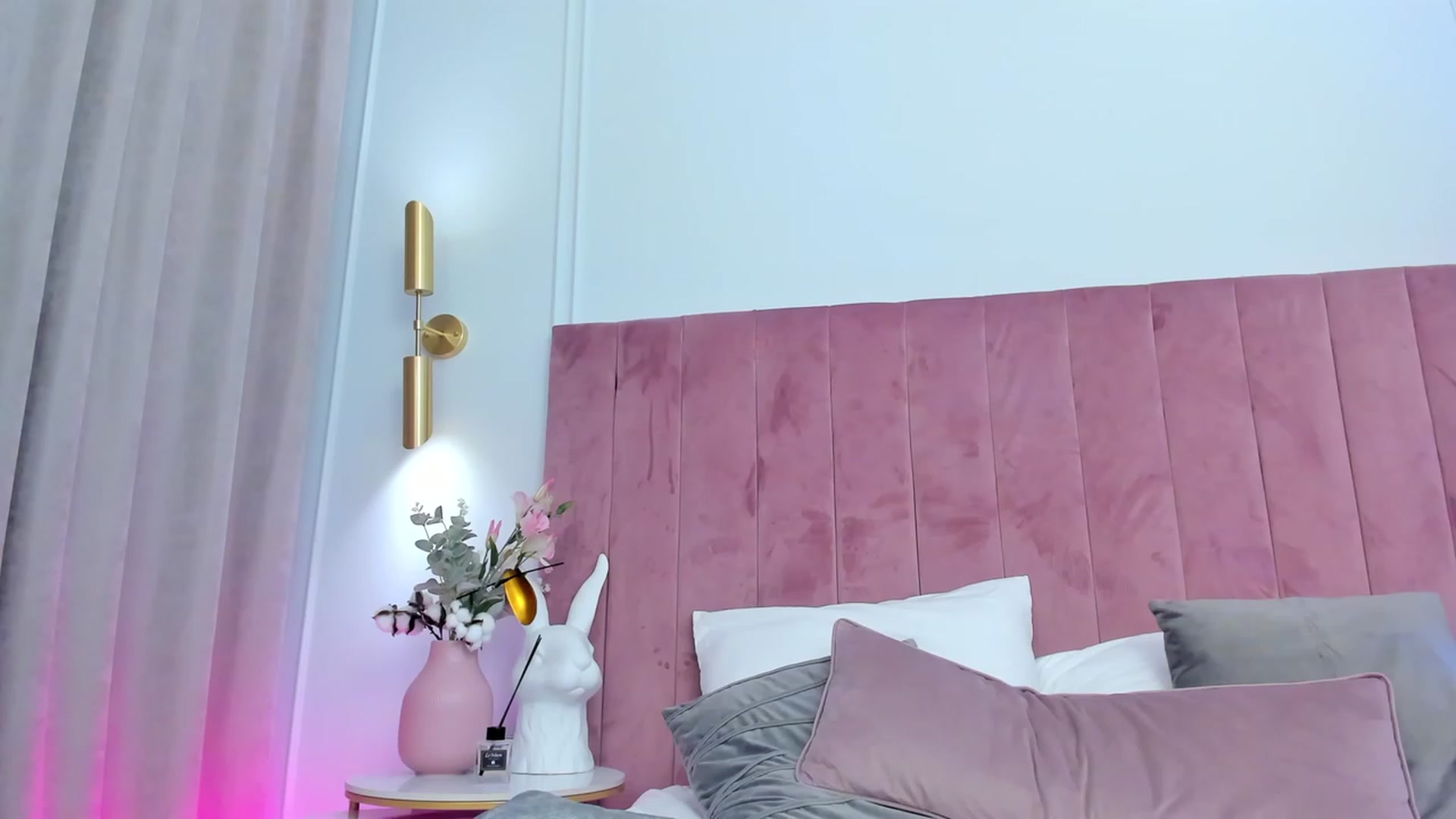Gallery image thumbnail from ElsaYoung's myfreecams stream on, 11/04/2023, 19:57 image 12 of 20