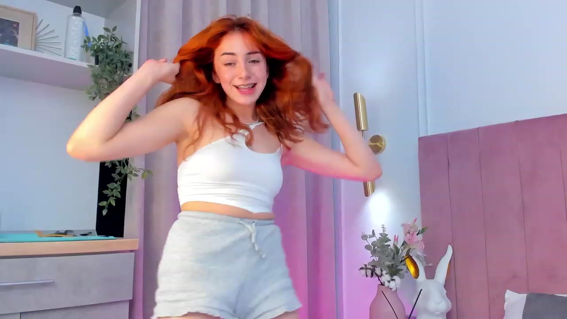 Gallery image thumbnail from ElsaYoung's myfreecams stream on, 11/05/2023, 09:50 image 9 of 20