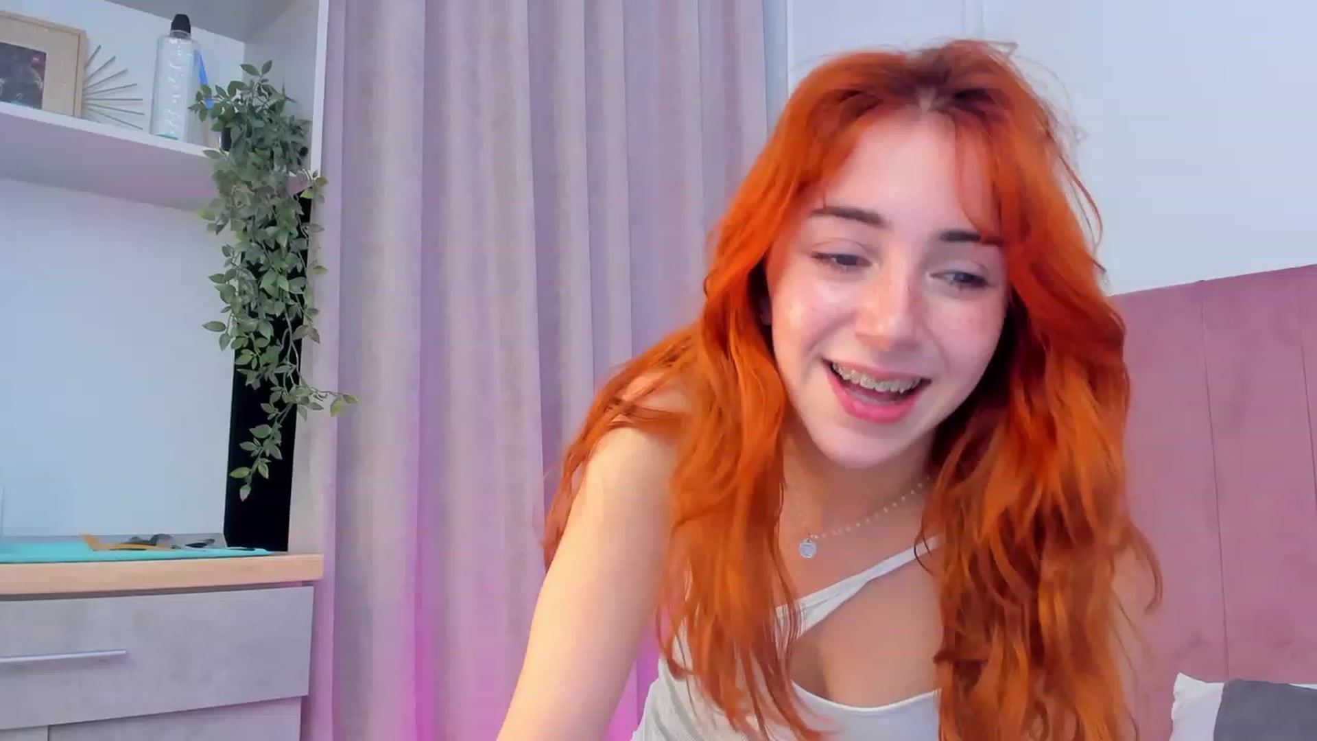 Gallery image thumbnail from ElsaYoung's myfreecams stream on, 11/05/2023, 09:50 image 7 of 20