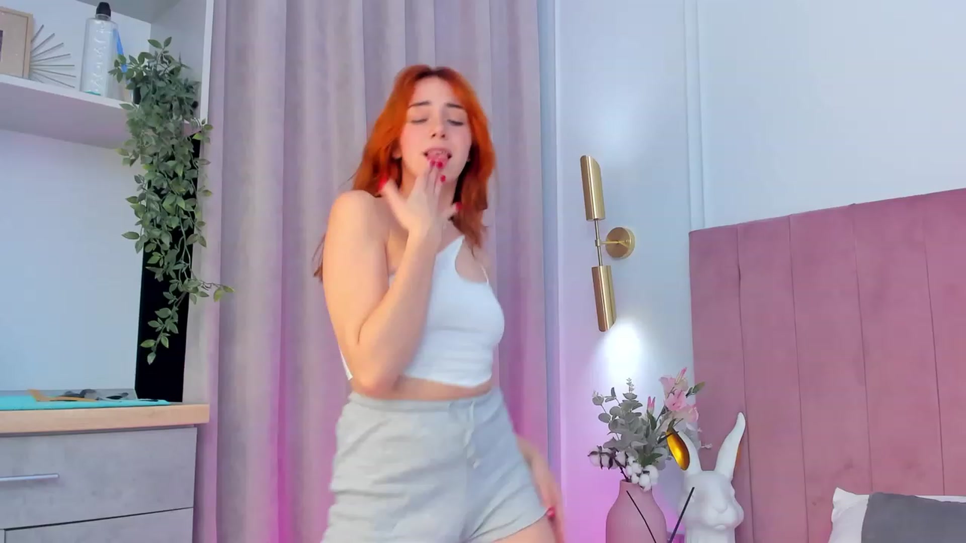 Gallery image thumbnail from ElsaYoung's myfreecams stream on, 11/05/2023, 09:50 image 12 of 20