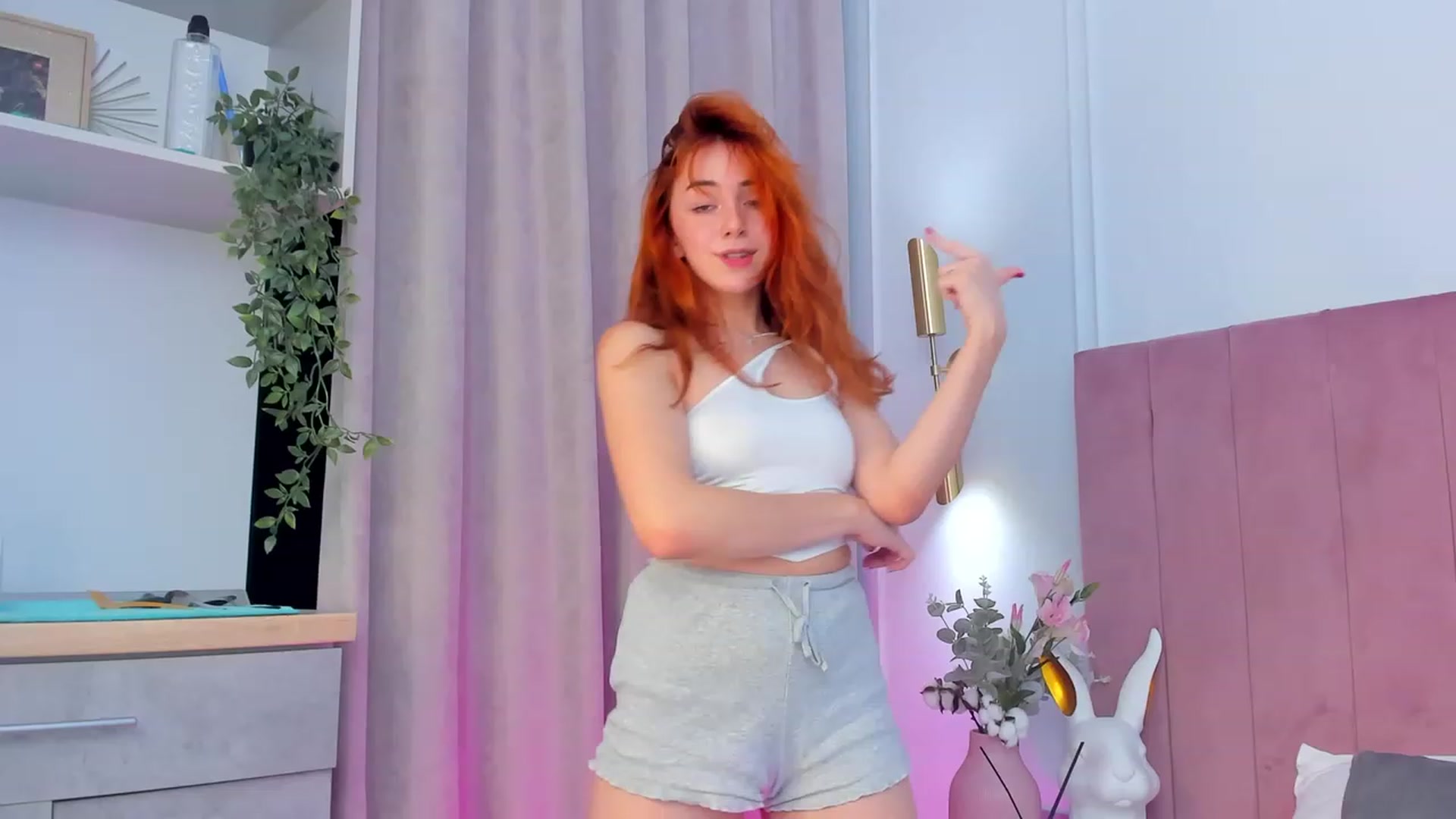 Gallery image thumbnail from ElsaYoung's myfreecams stream on, 11/05/2023, 09:50 image 10 of 20