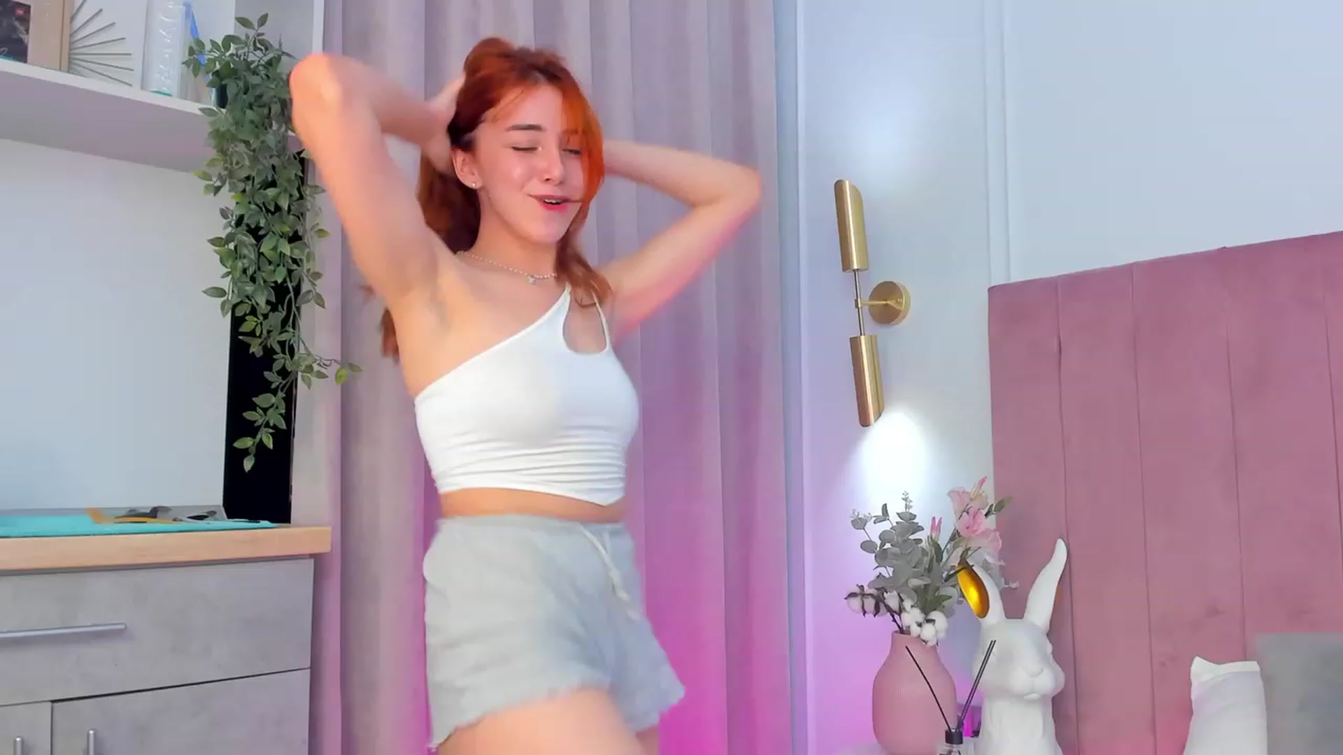 Gallery image thumbnail from ElsaYoung's myfreecams stream on, 11/05/2023, 12:51 image 10 of 20