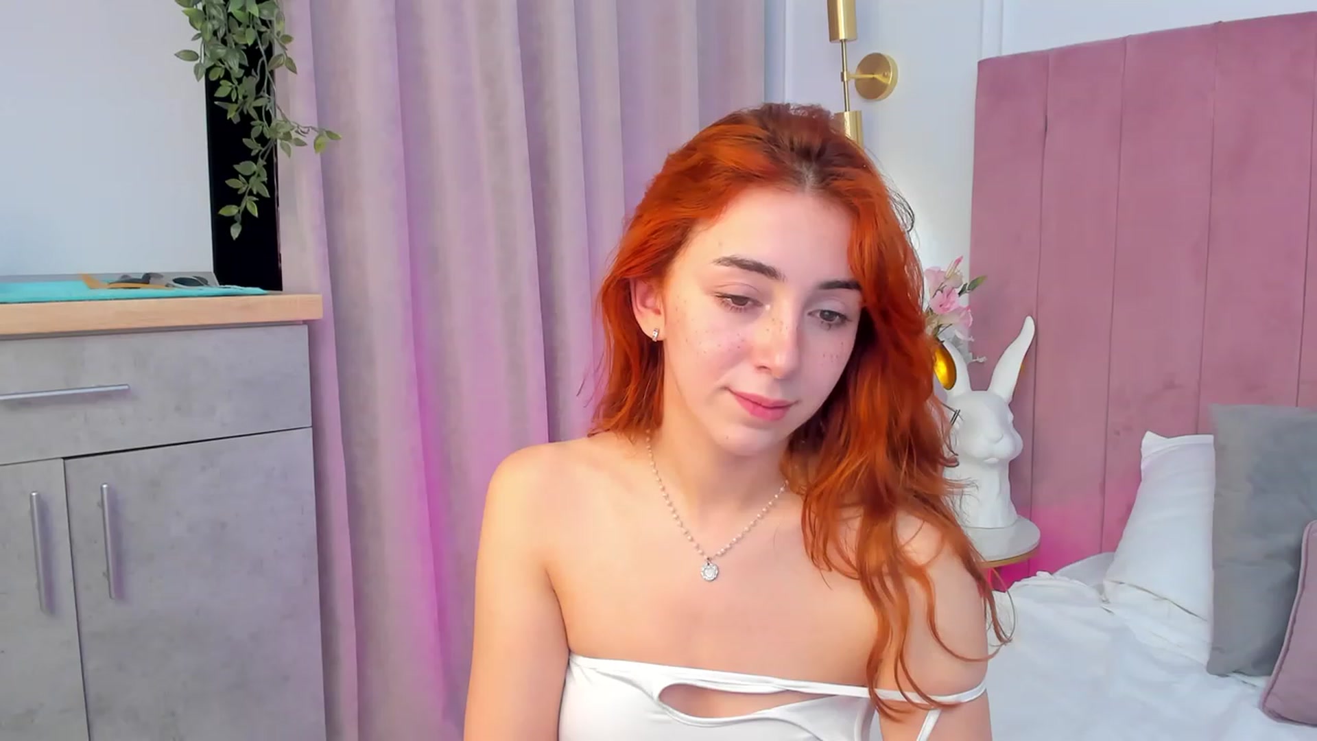 Gallery image thumbnail from ElsaYoung's myfreecams stream on, 11/05/2023, 12:51 image 19 of 20