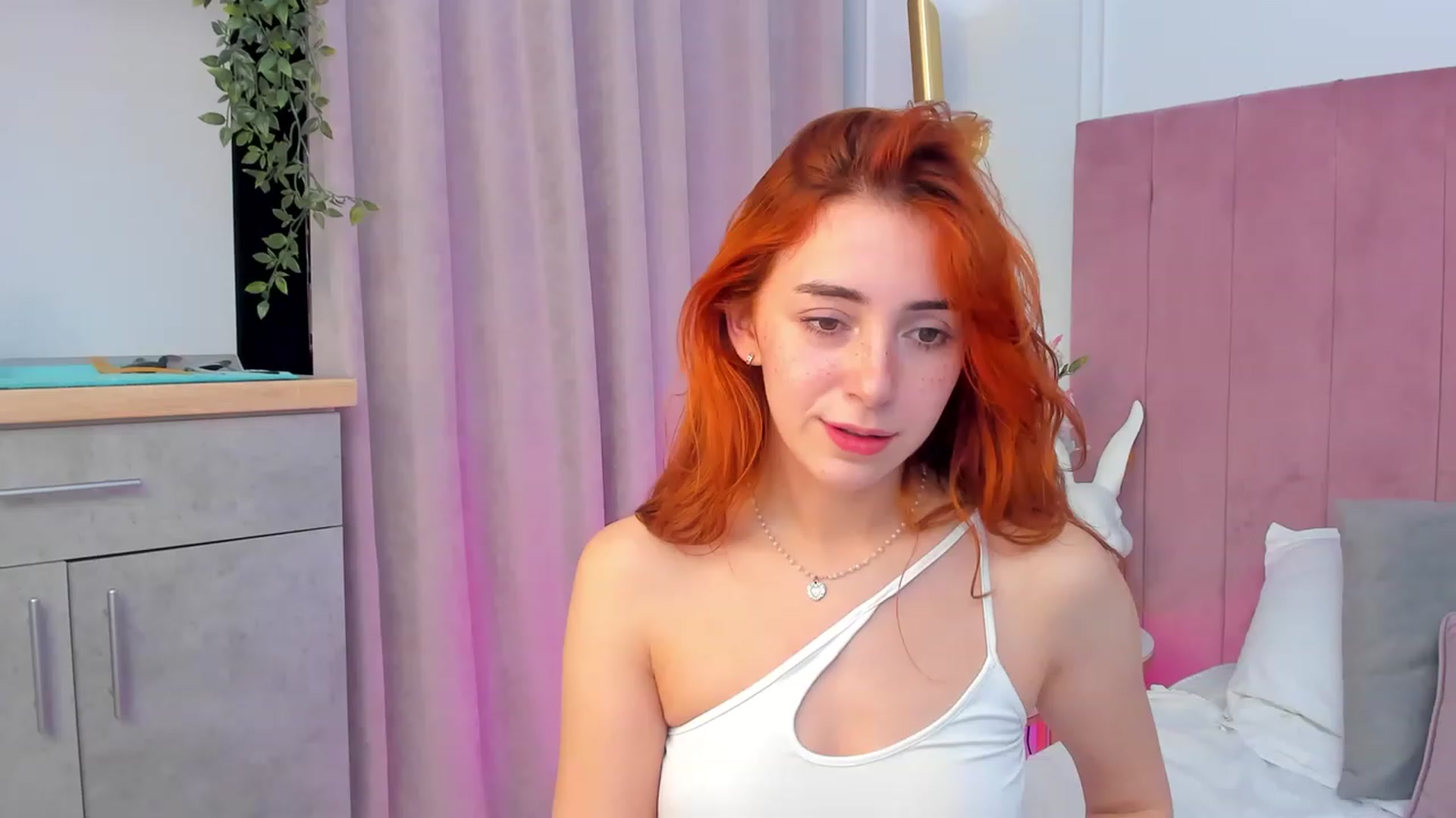 Gallery image thumbnail from ElsaYoung's myfreecams stream on, 11/05/2023, 12:51 image 7 of 20