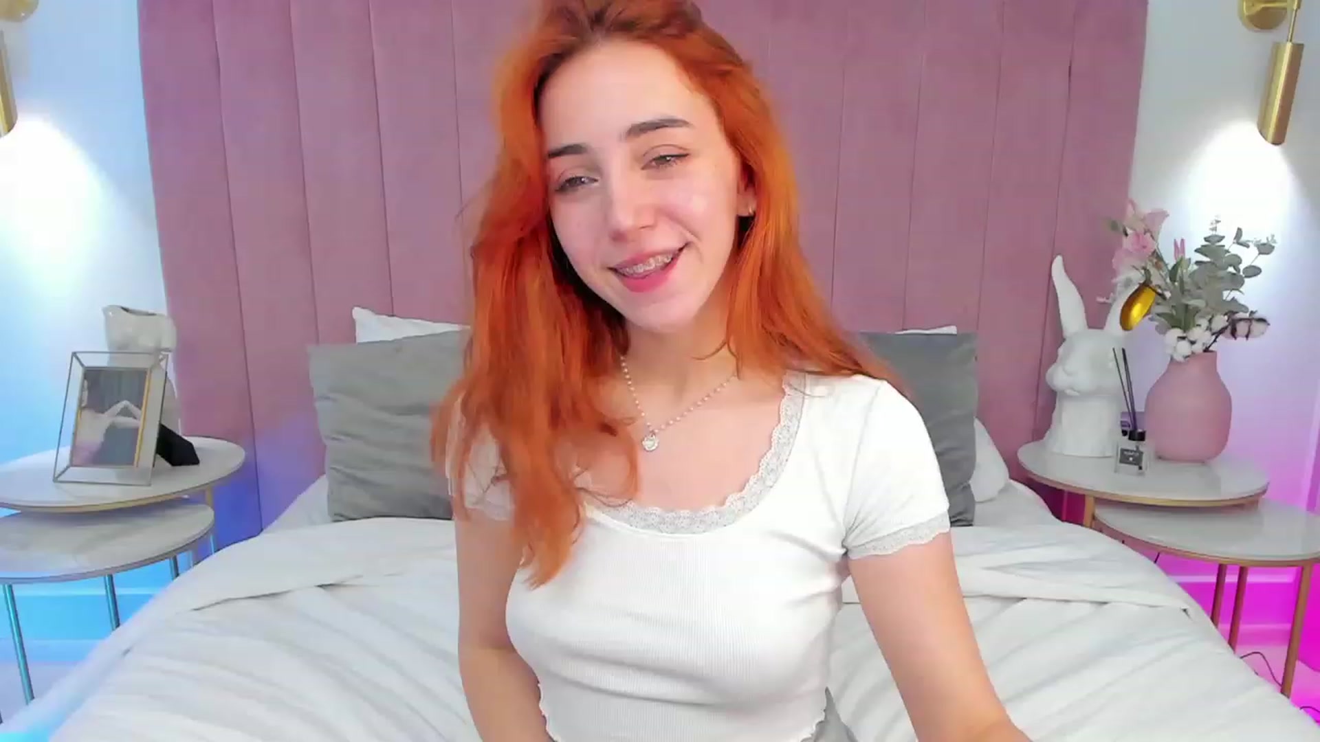 Gallery image thumbnail from ElsaYoung's myfreecams stream on, 11/07/2023, 21:22 image 1 of 20