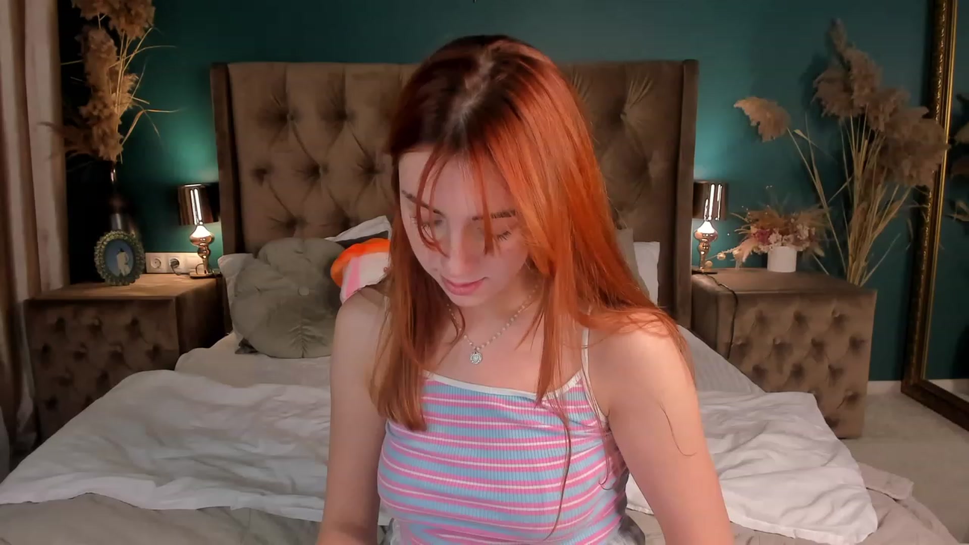 Gallery image thumbnail from ElsaYoung's myfreecams stream on, 11/10/2023, 21:39 image 18 of 20