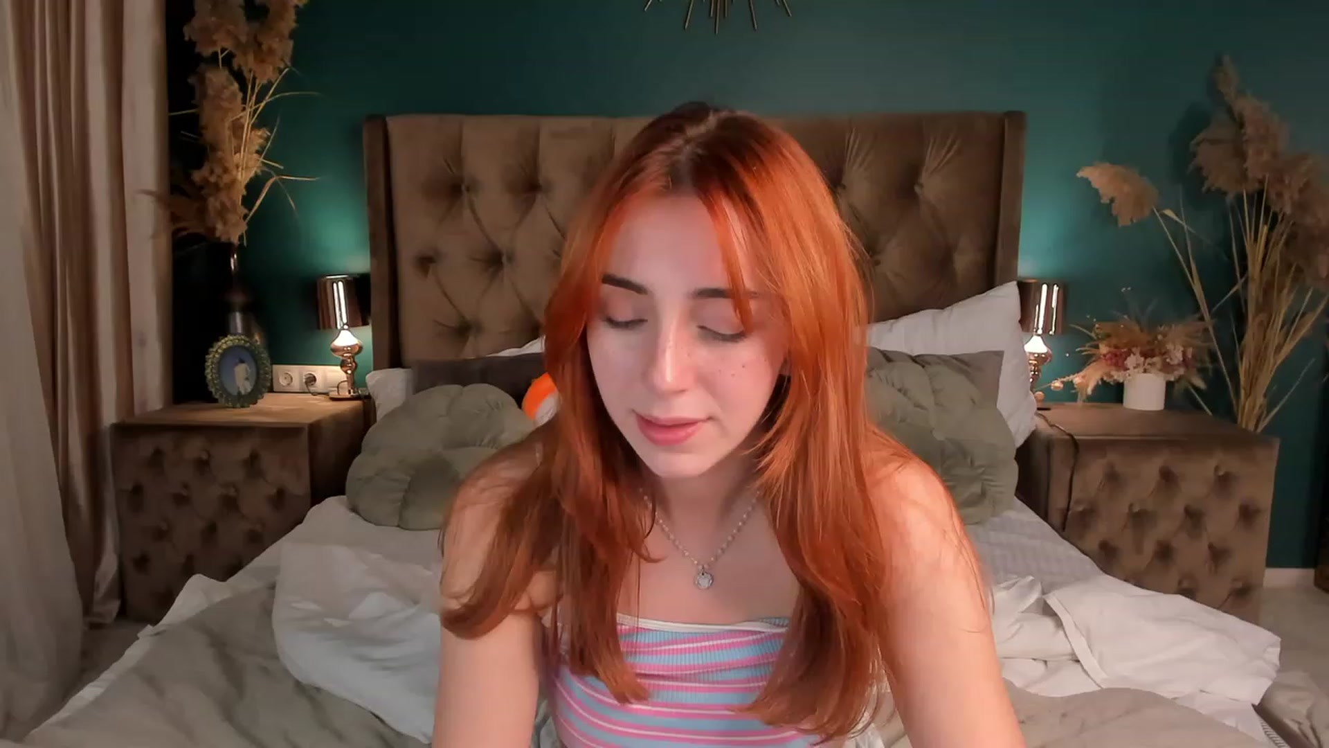 Gallery image thumbnail from ElsaYoung's myfreecams stream on, 11/11/2023, 01:40 image 15 of 20