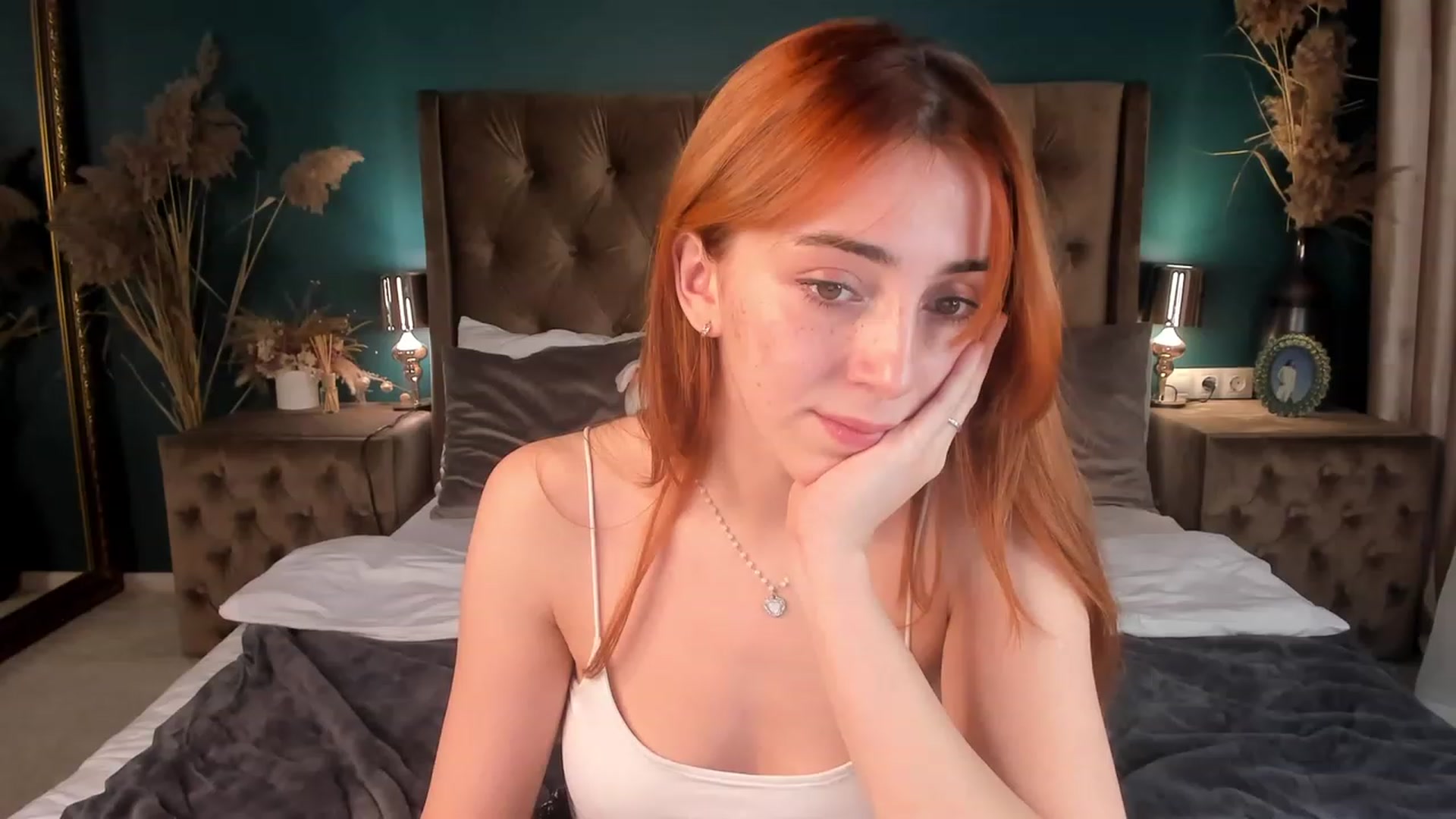 Gallery image thumbnail from ElsaYoung's myfreecams stream on, 11/16/2023, 13:32 image 6 of 20