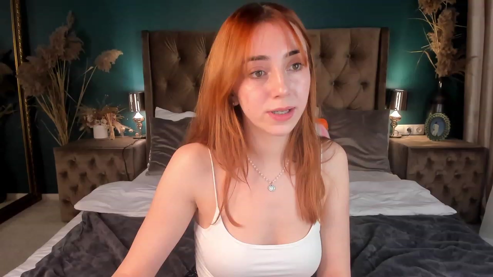 Gallery image thumbnail from ElsaYoung's myfreecams stream on, 11/16/2023, 13:32 image 8 of 20