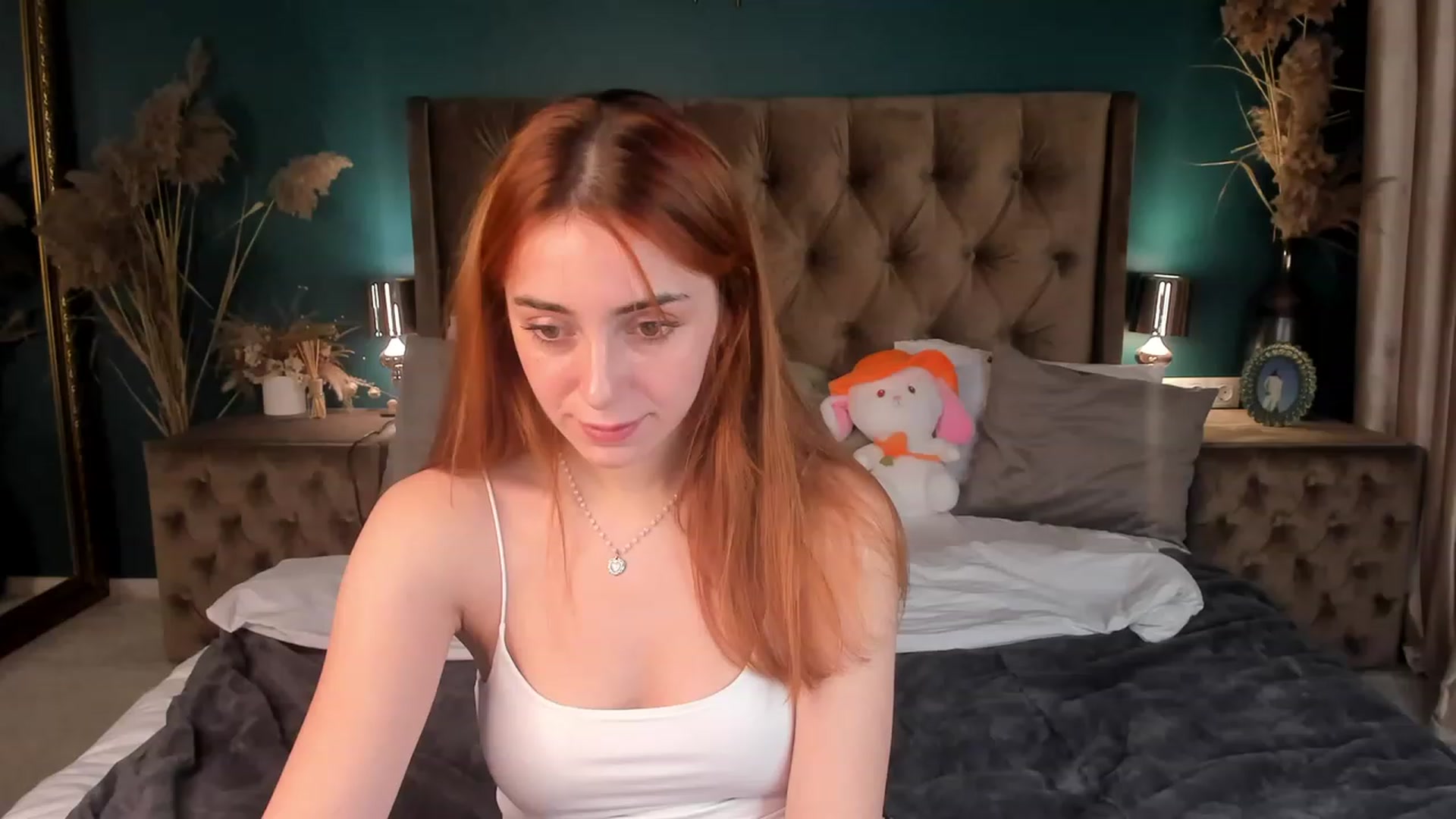 Gallery image thumbnail from ElsaYoung's myfreecams stream on, 11/16/2023, 16:08 image 7 of 20