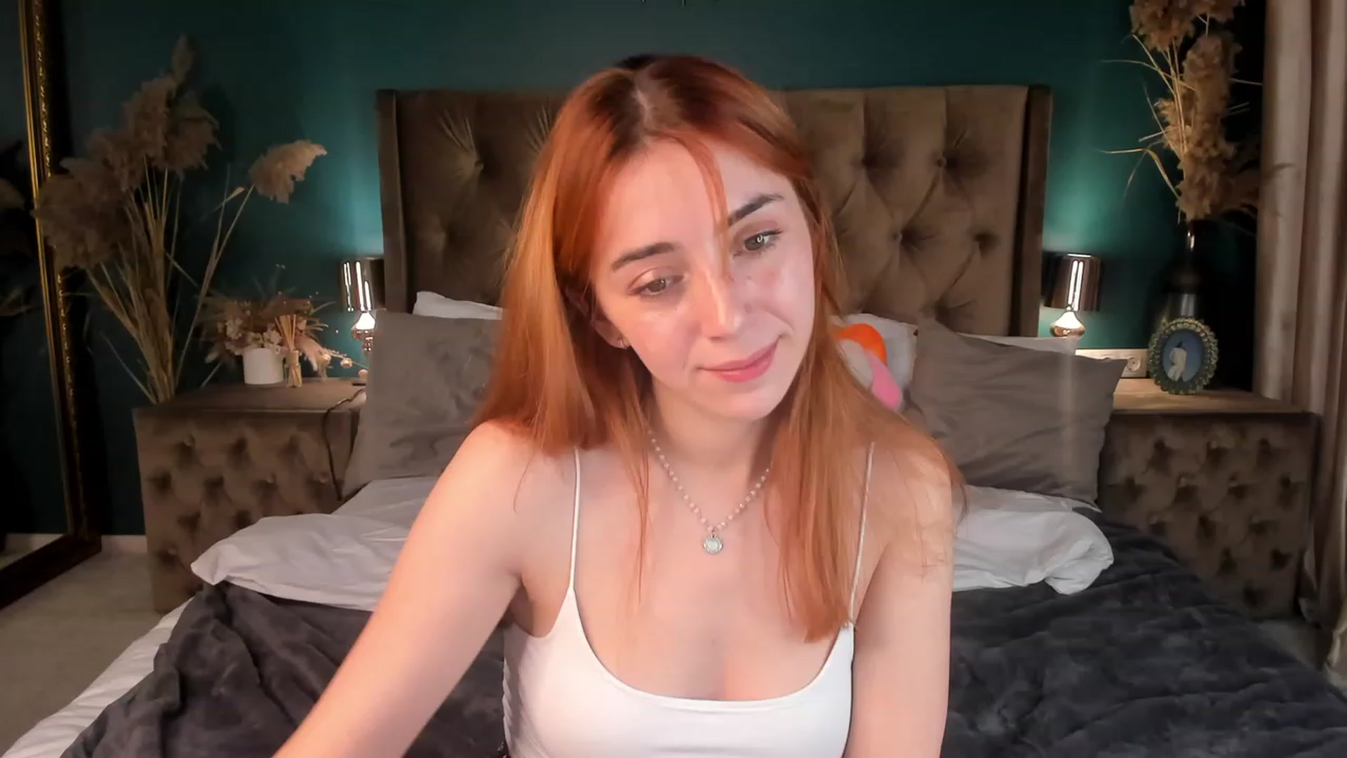 Gallery image thumbnail from ElsaYoung's myfreecams stream on, 11/16/2023, 16:08 image 8 of 20