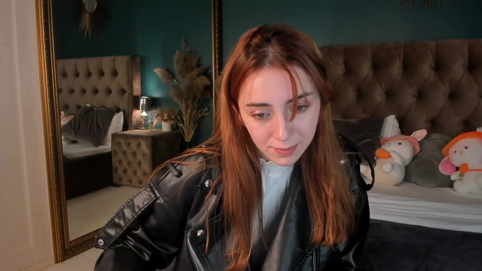 Gallery image thumbnail from ElsaYoung's myfreecams stream on, 11/16/2023, 20:35 image 17 of 20