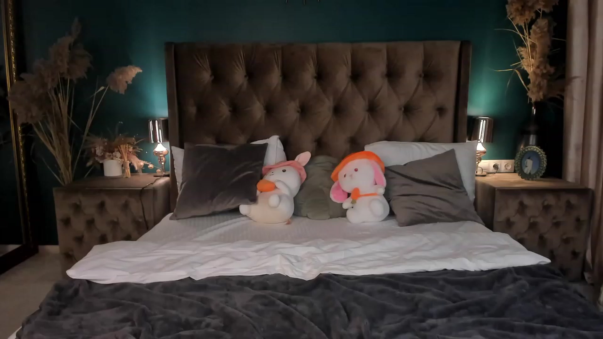 Gallery image thumbnail from ElsaYoung's myfreecams stream on, 11/17/2023, 13:29 image 8 of 20