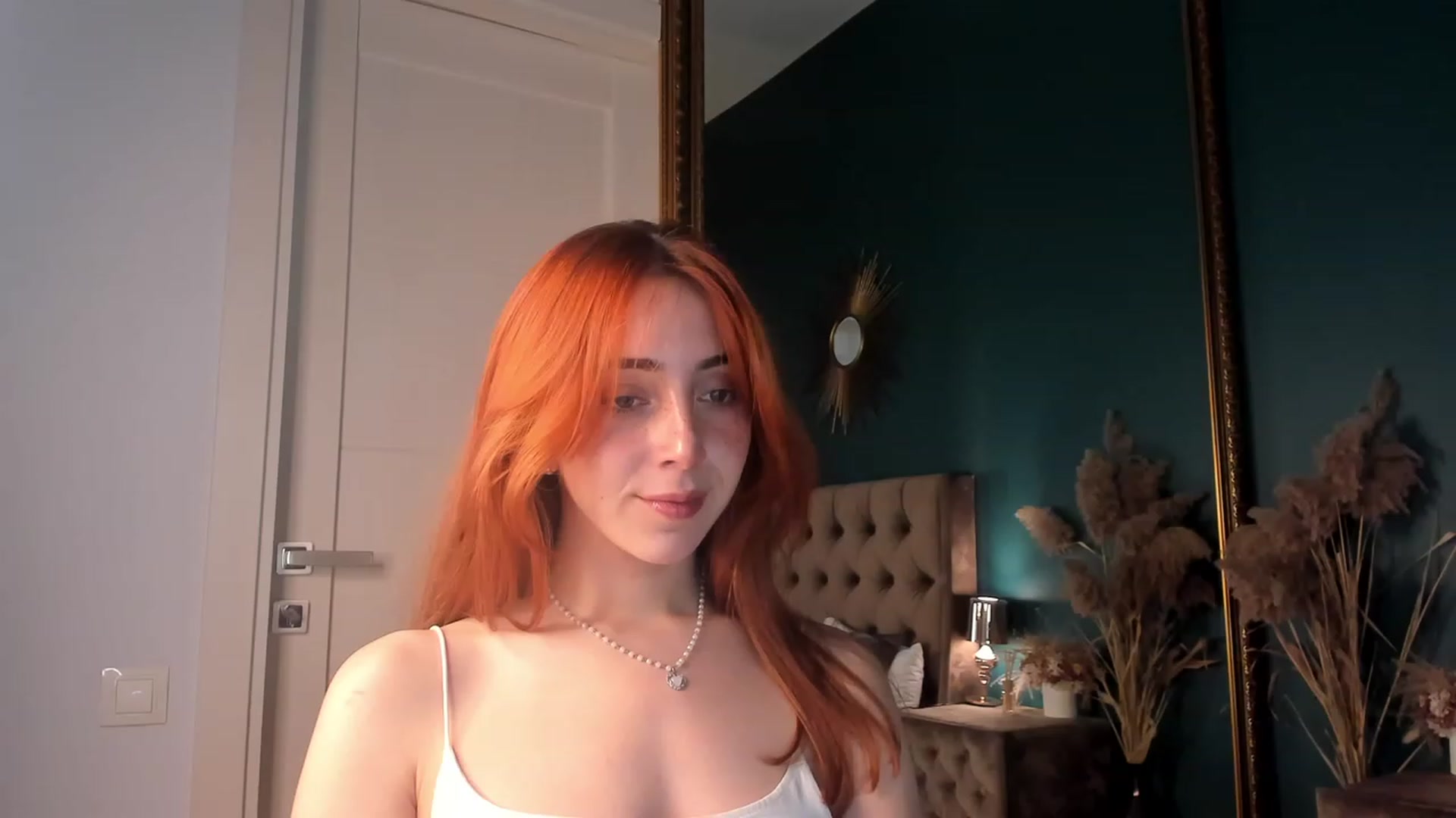 Gallery image thumbnail from ElsaYoung's myfreecams stream on, 11/17/2023, 13:29 image 15 of 20