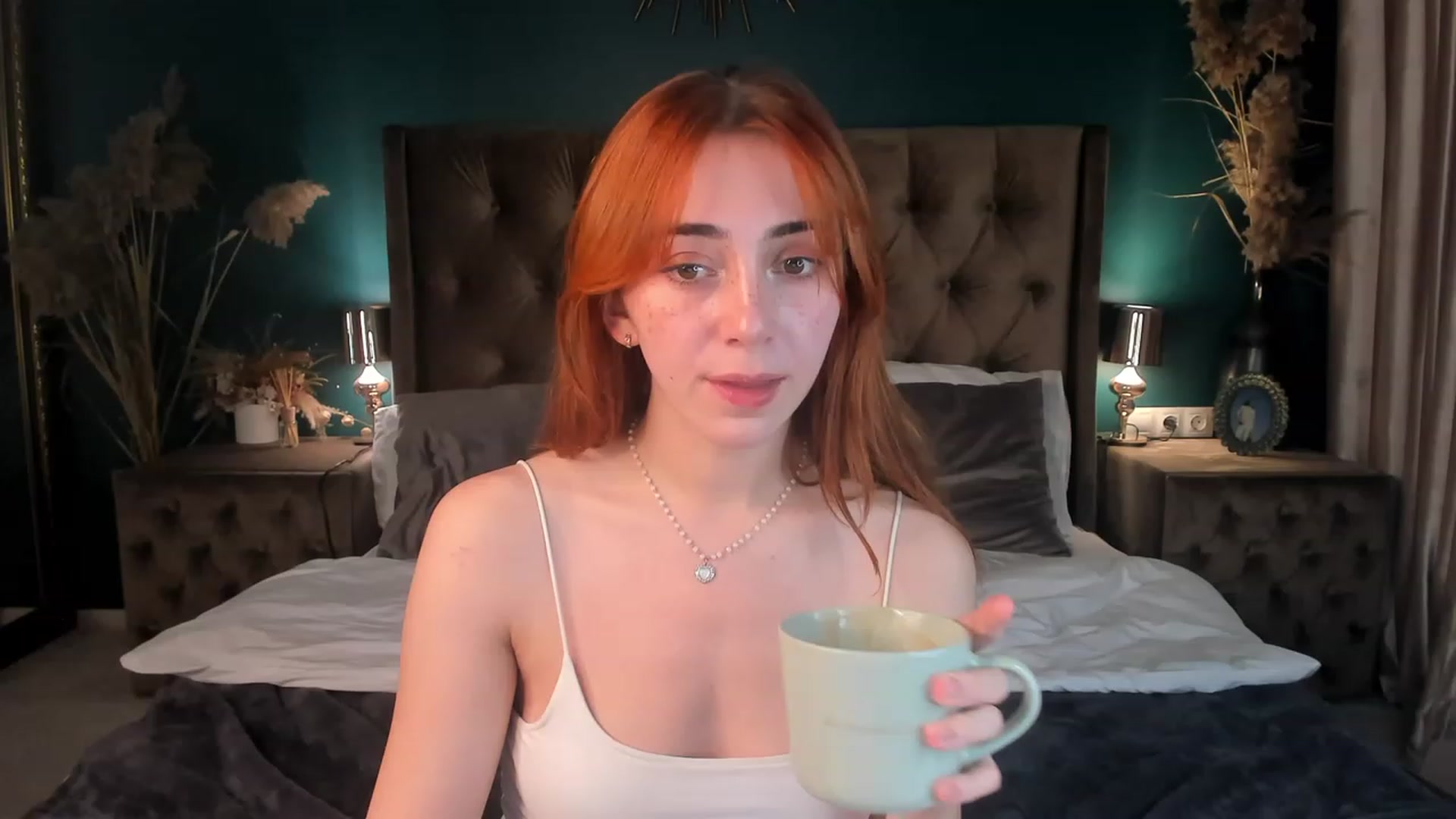 Gallery image thumbnail from ElsaYoung's myfreecams stream on, 11/17/2023, 17:56 image 13 of 20