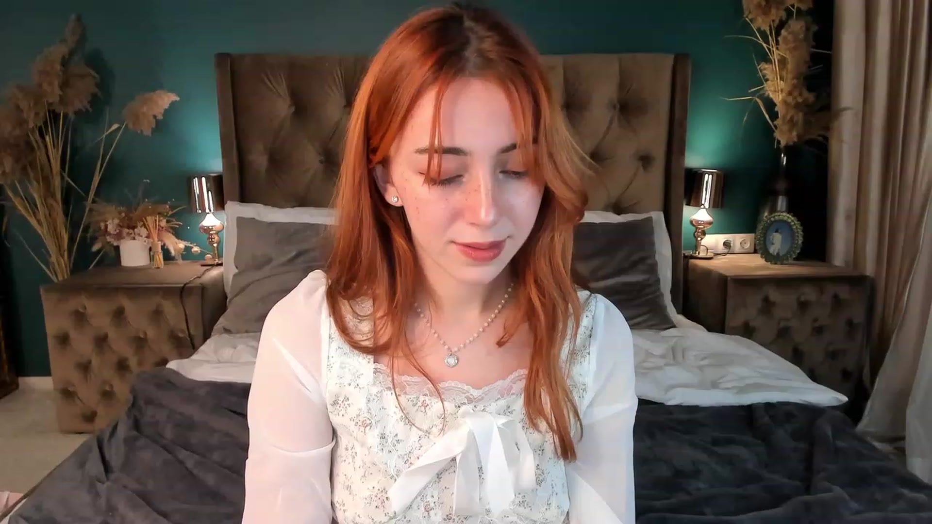 Gallery image thumbnail from ElsaYoung's myfreecams stream on, 11/18/2023, 21:13 image 19 of 20