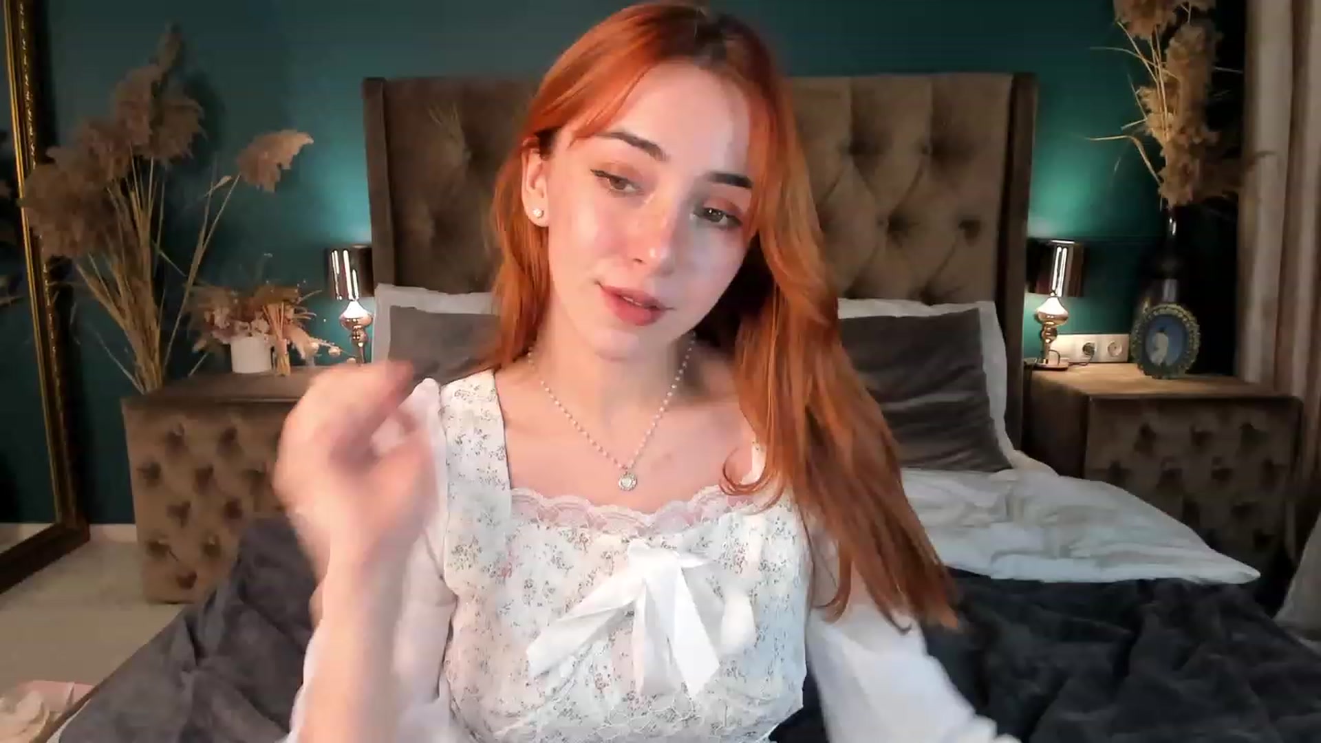 Gallery image thumbnail from ElsaYoung's myfreecams stream on, 11/18/2023, 21:13 image 5 of 20