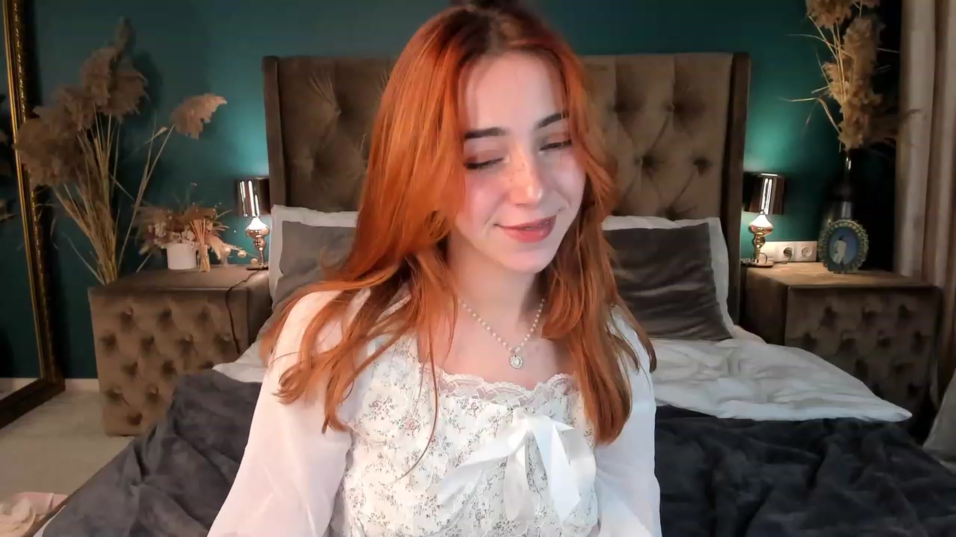 Gallery image thumbnail from ElsaYoung's myfreecams stream on, 11/18/2023, 21:13 image 4 of 20